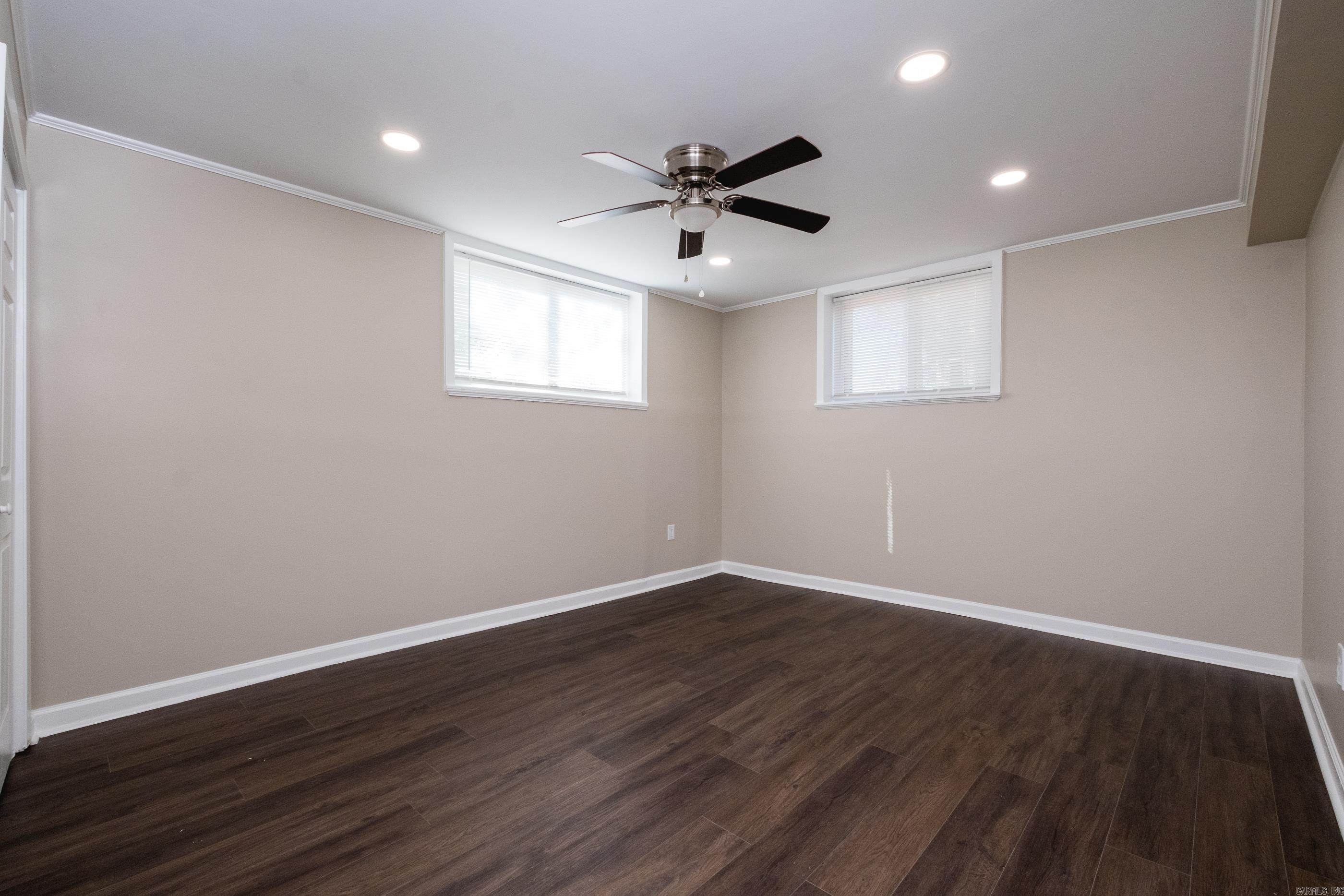 BEAUTIFUL LAKEVIEW - Residential