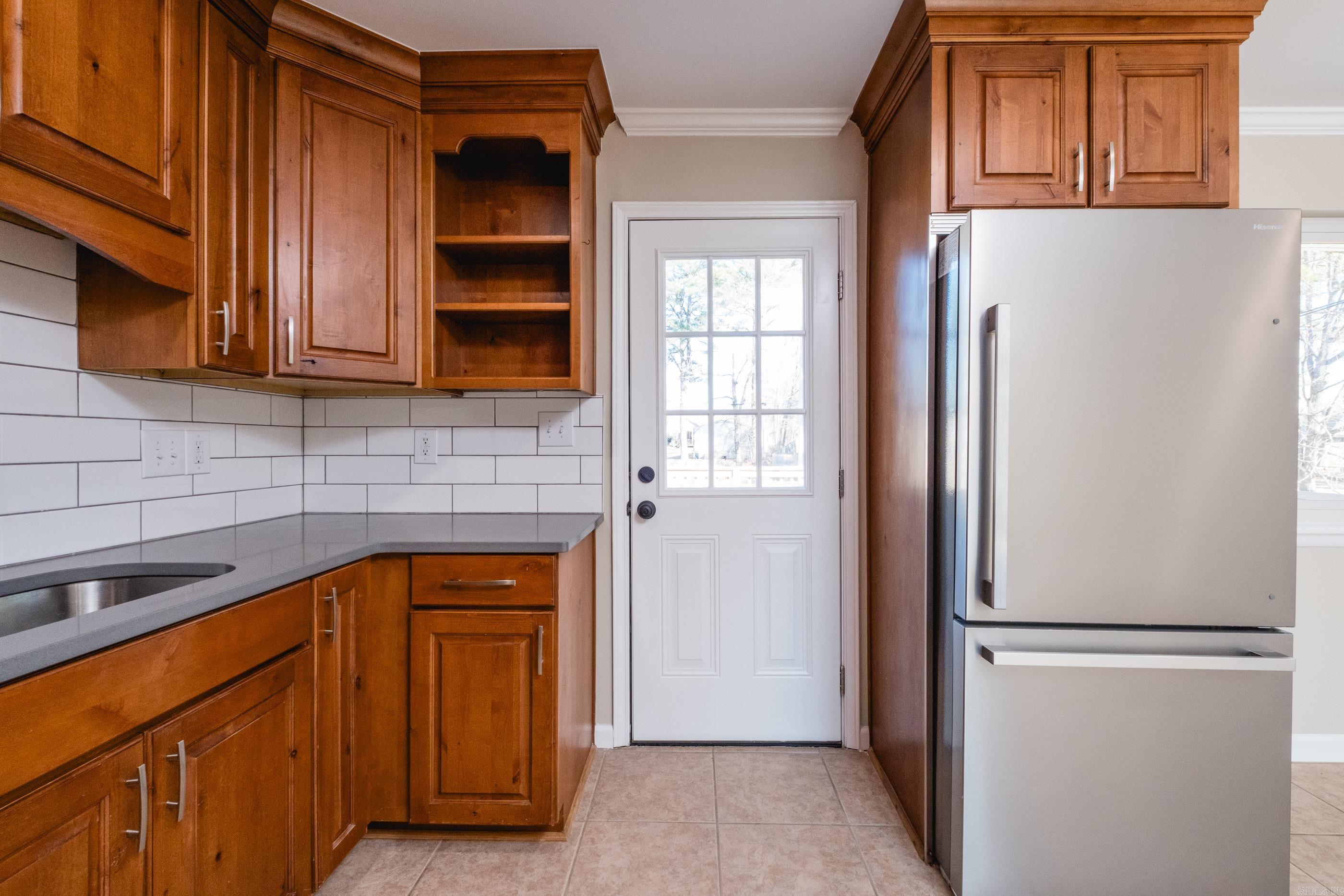 BEAUTIFUL LAKEVIEW - Residential