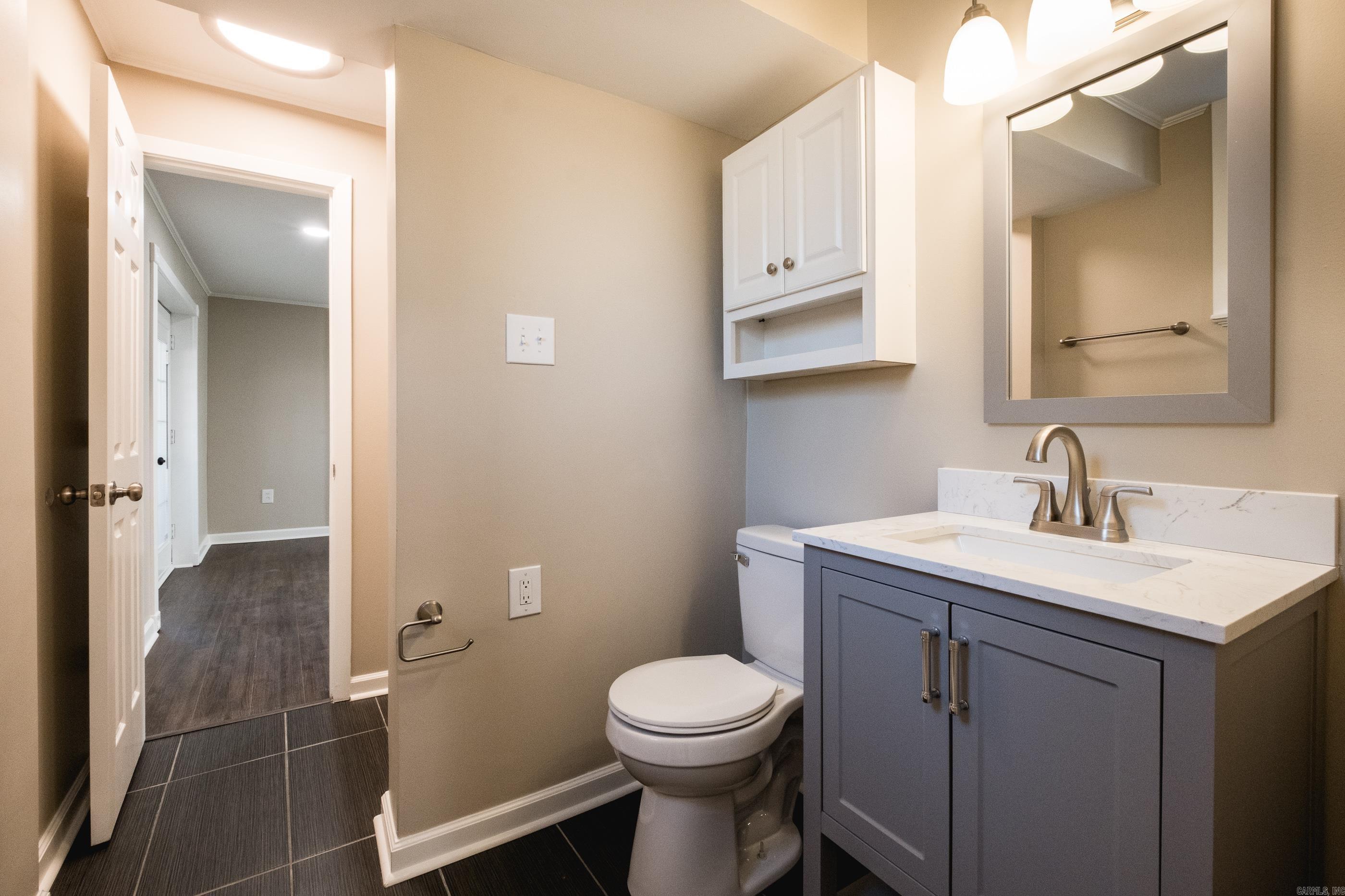 BEAUTIFUL LAKEVIEW - Residential