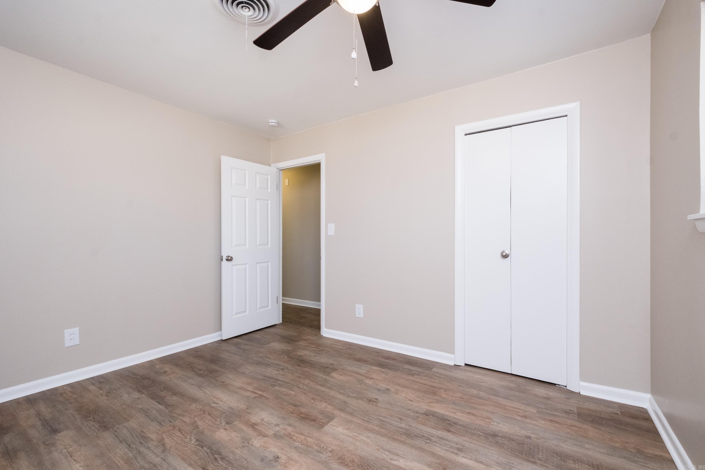 BEAUTIFUL LAKEVIEW - Residential