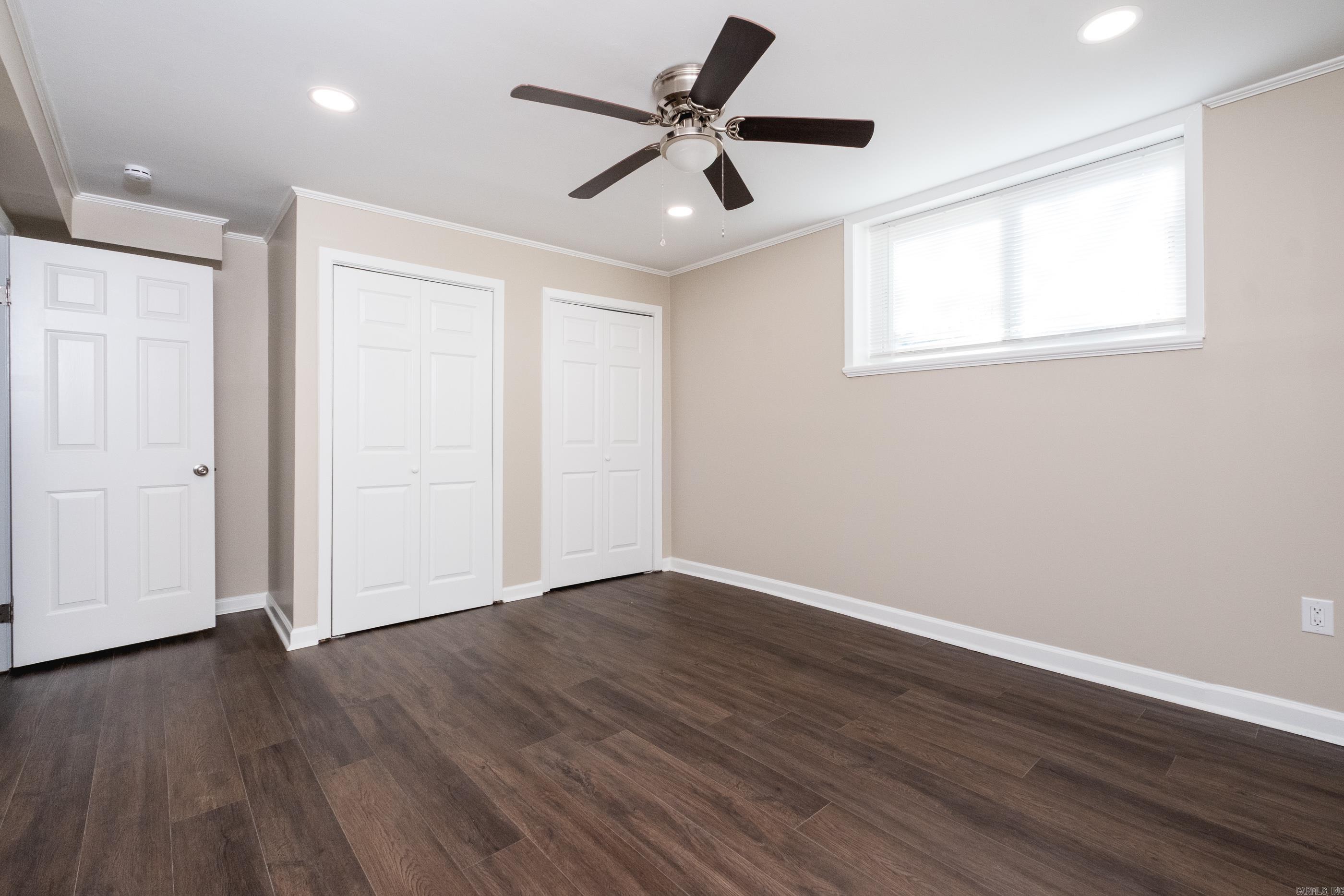 BEAUTIFUL LAKEVIEW - Residential