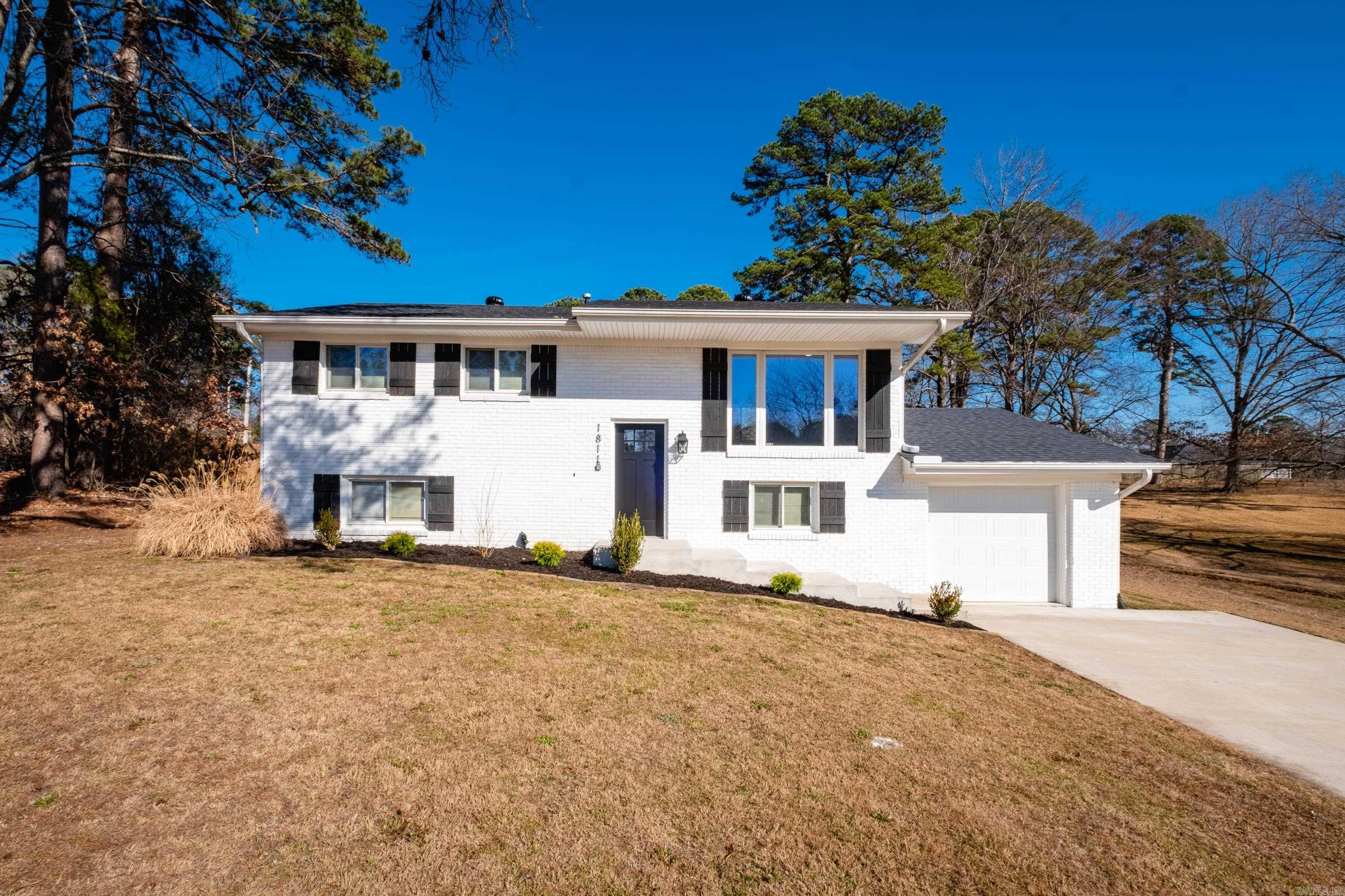 BEAUTIFUL LAKEVIEW - Residential