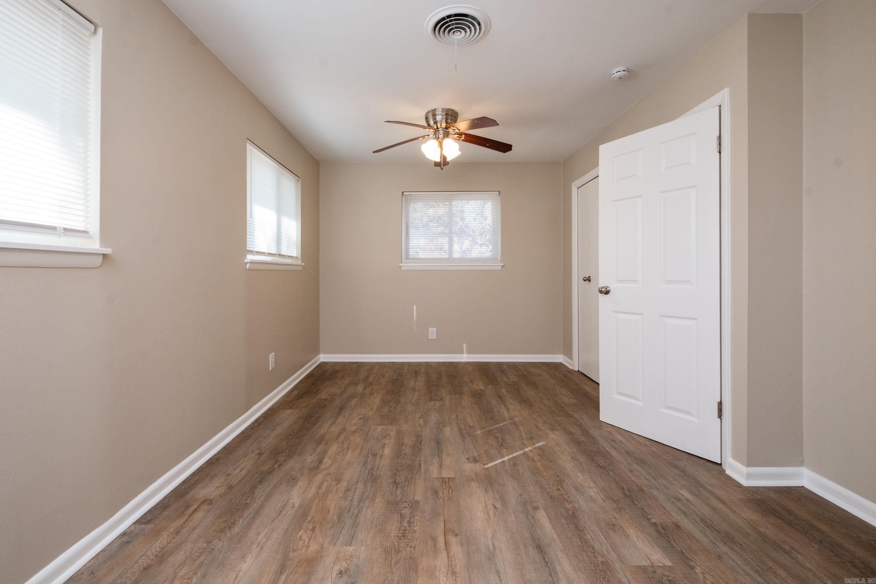 BEAUTIFUL LAKEVIEW - Residential