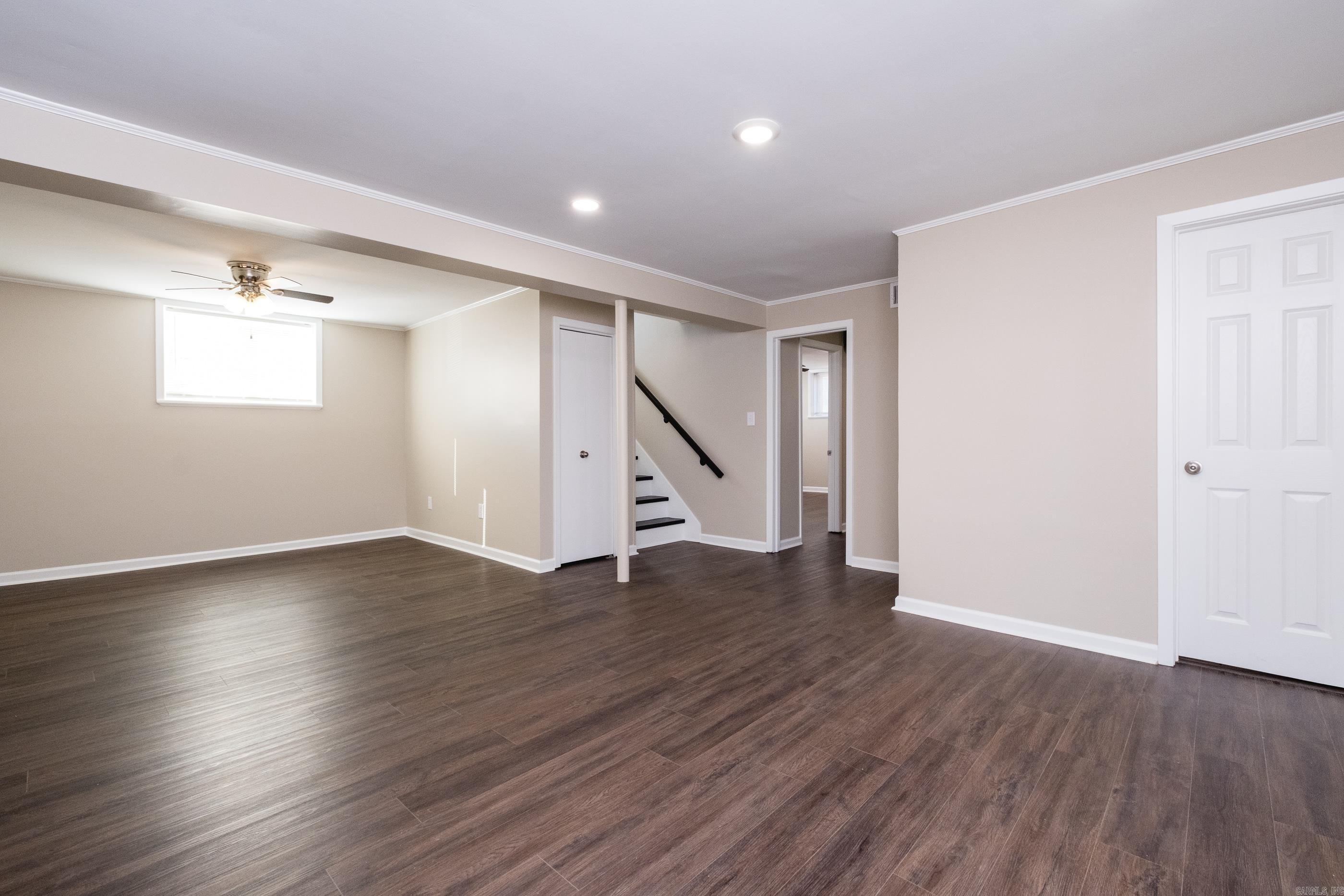 BEAUTIFUL LAKEVIEW - Residential