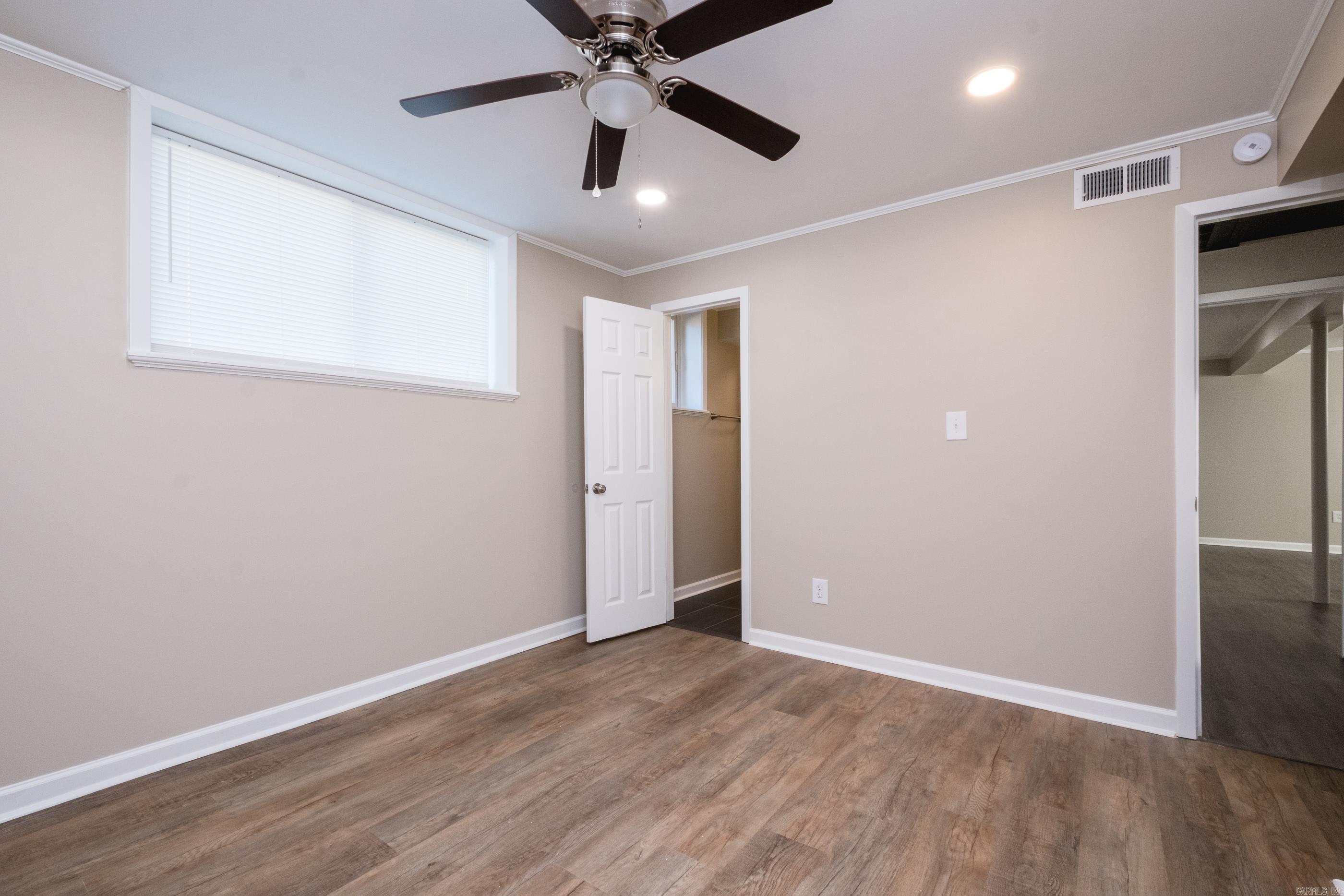 BEAUTIFUL LAKEVIEW - Residential