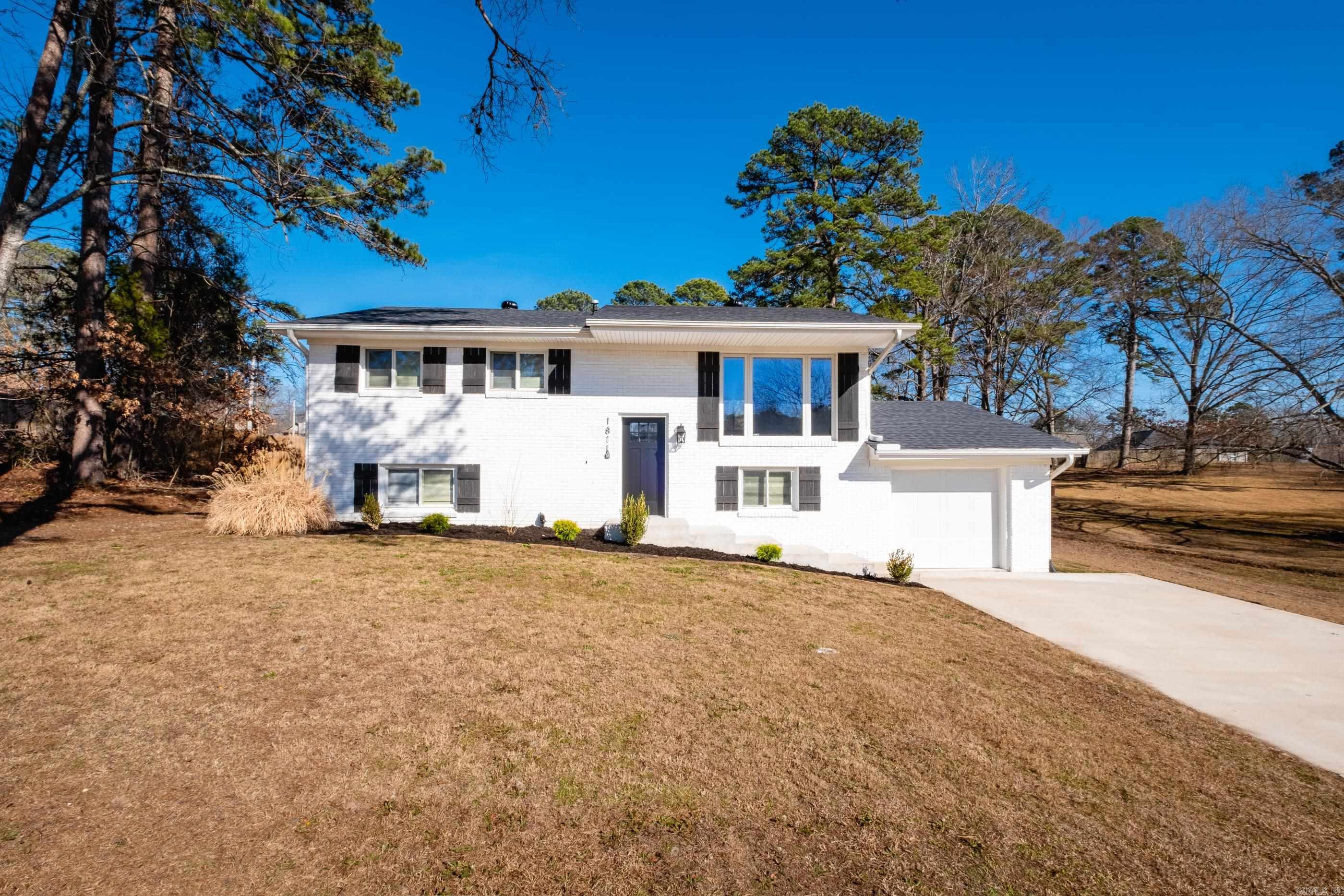 BEAUTIFUL LAKEVIEW - Residential