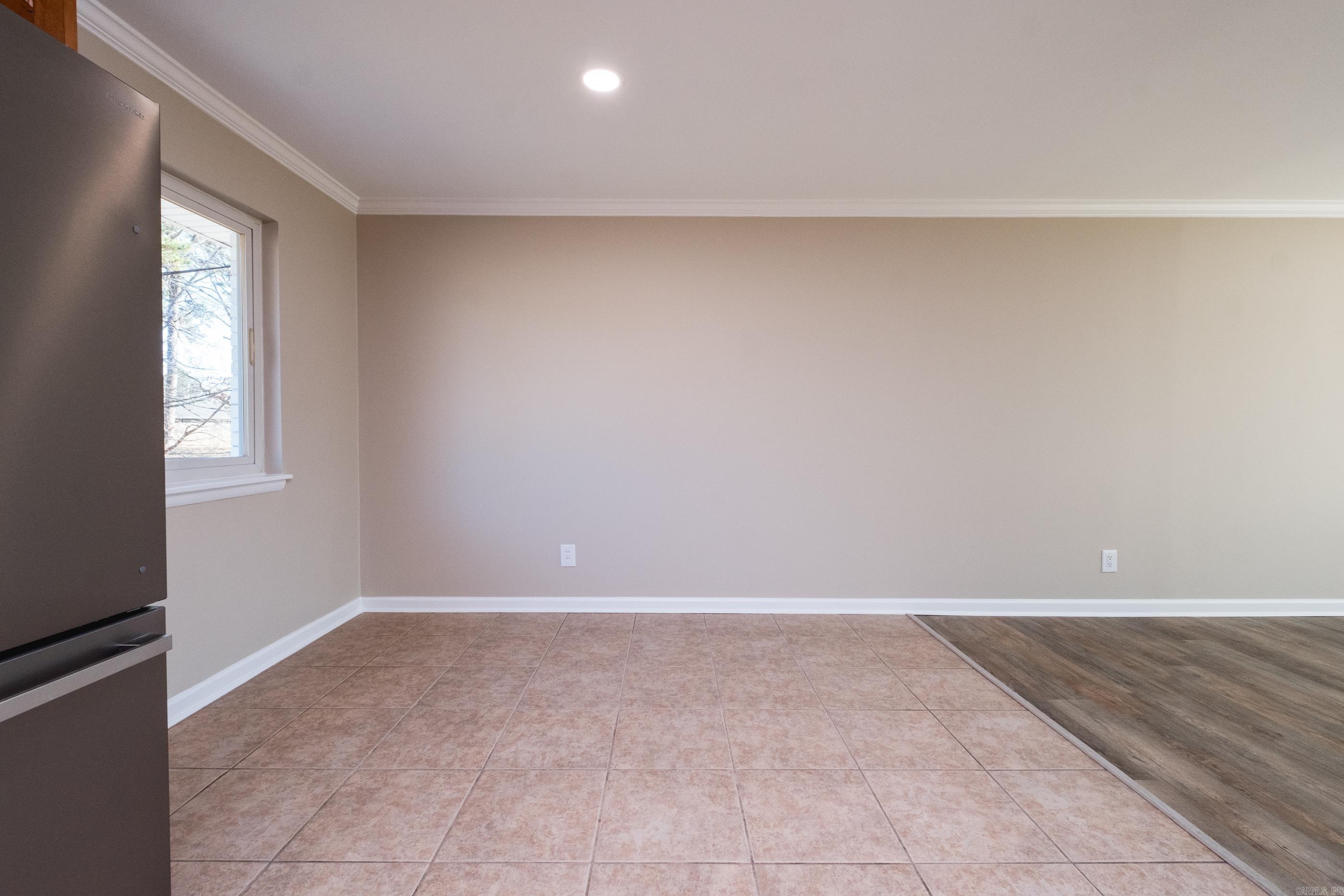 BEAUTIFUL LAKEVIEW - Residential