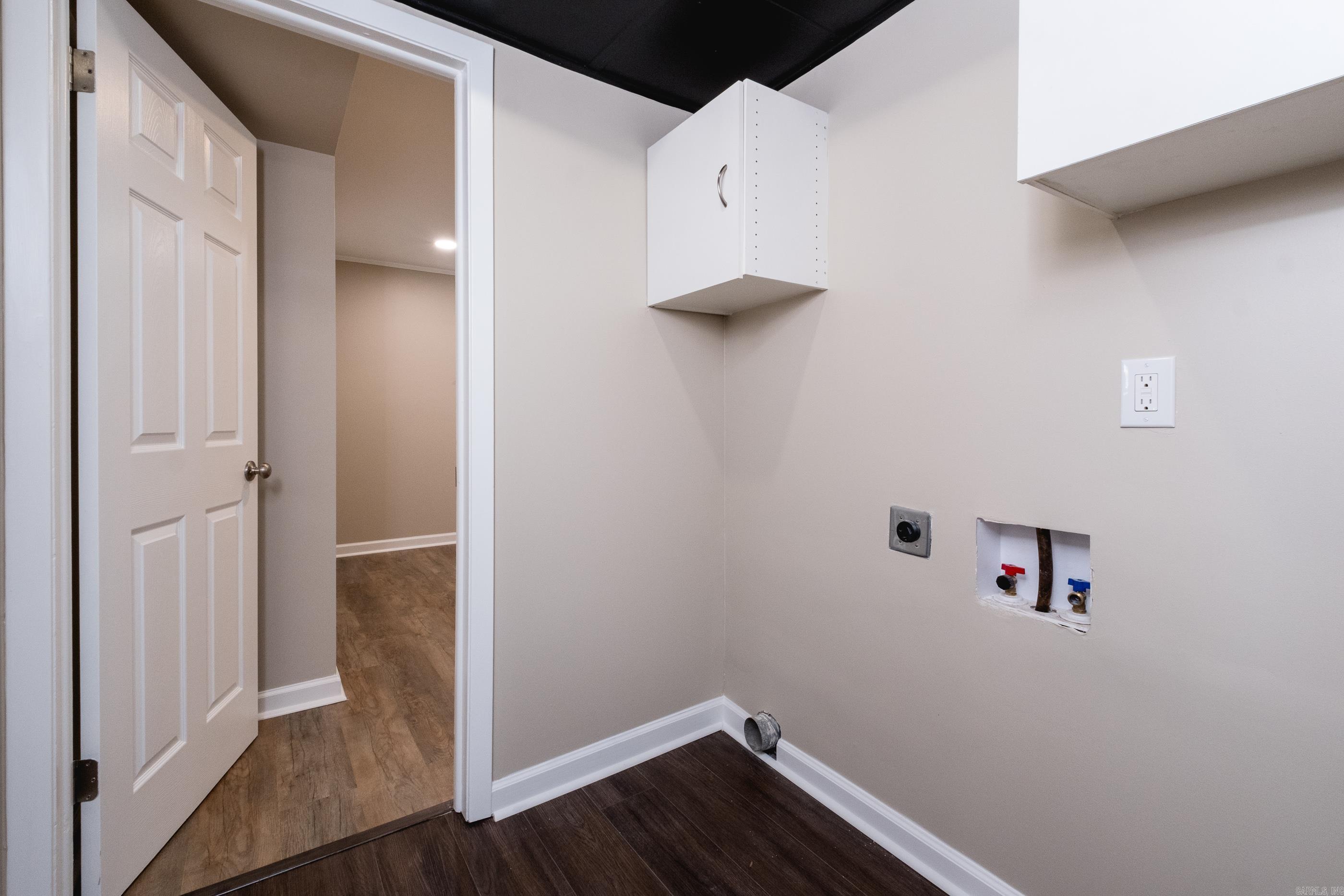 BEAUTIFUL LAKEVIEW - Residential