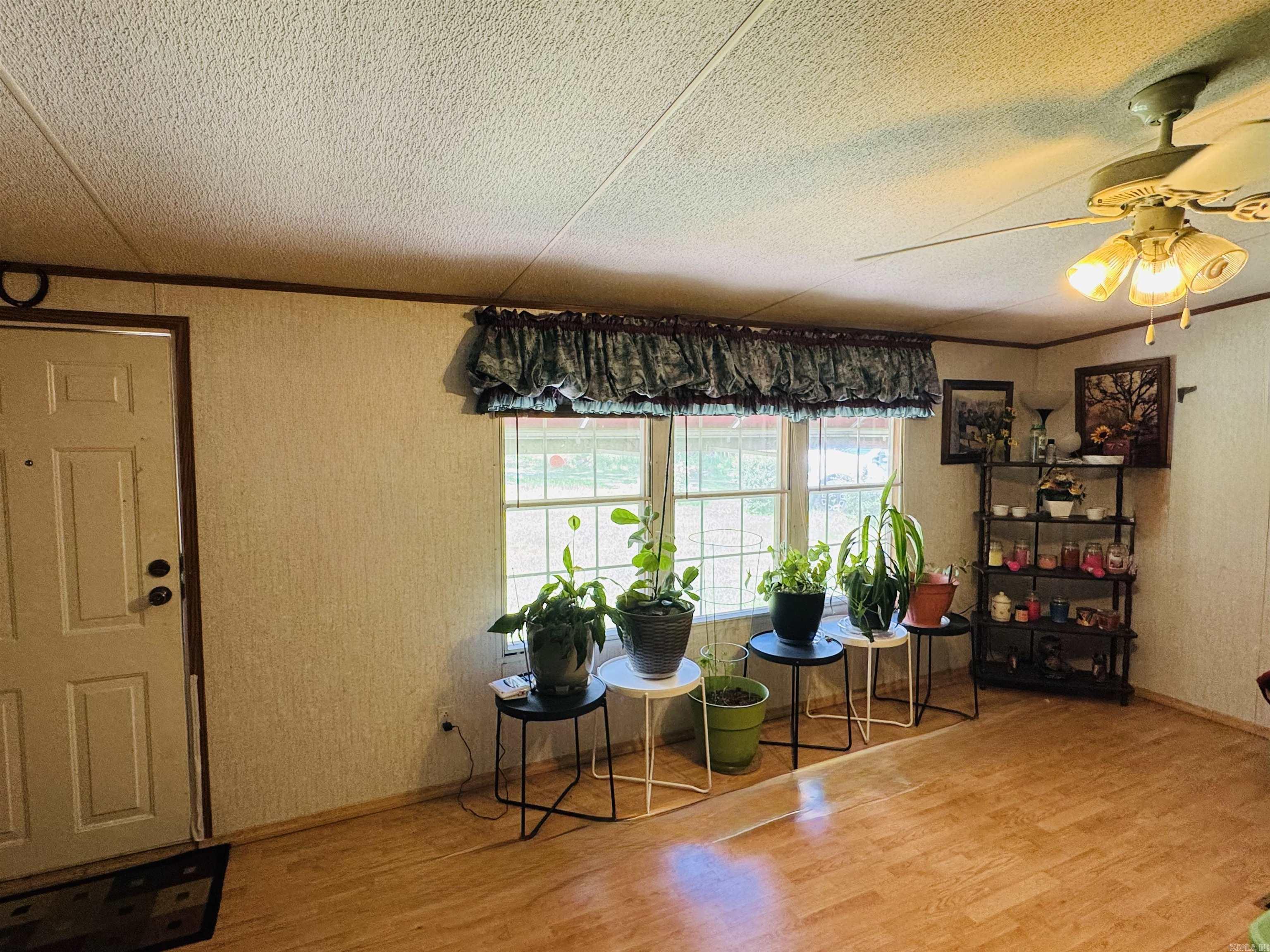 ROMANCE ACRES - Residential