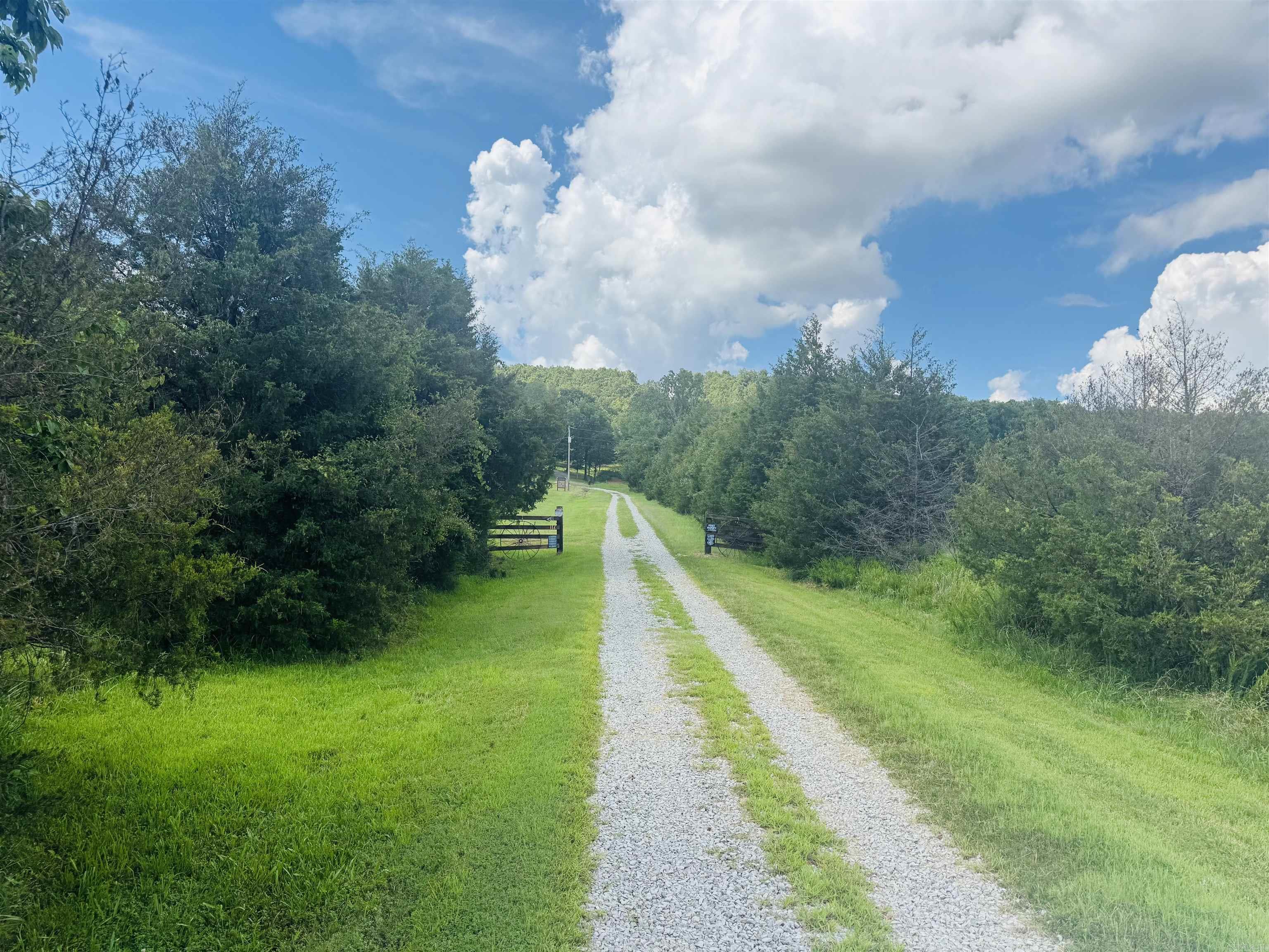 ROMANCE ACRES - Residential