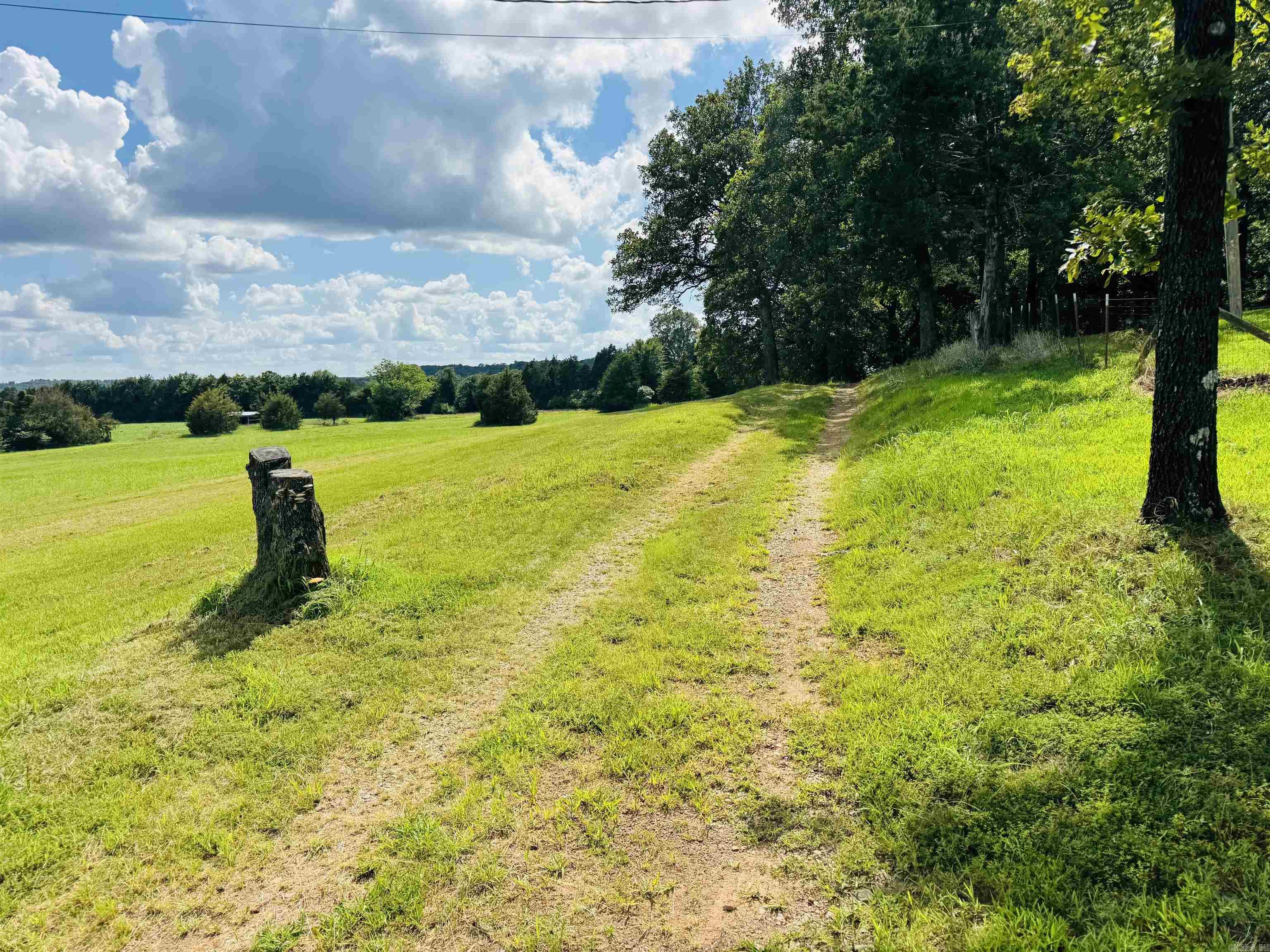 ROMANCE ACRES - Residential