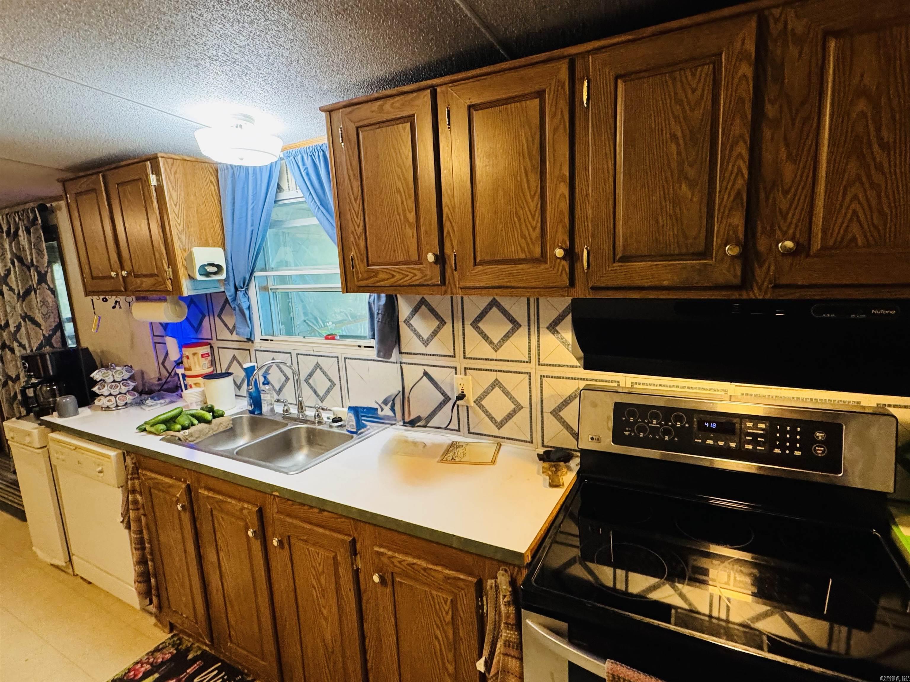 ROMANCE ACRES - Residential