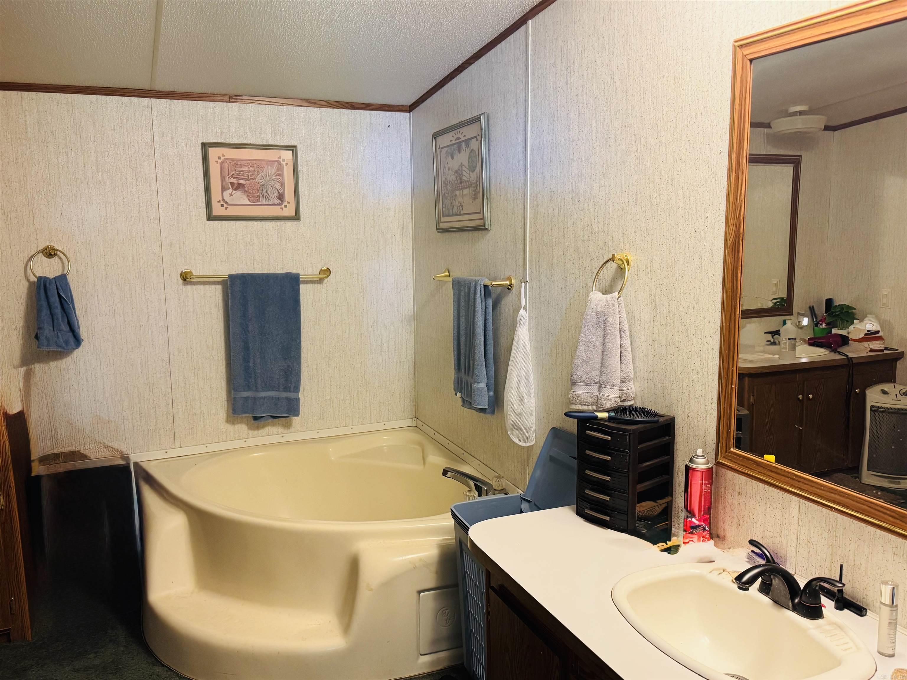 ROMANCE ACRES - Residential
