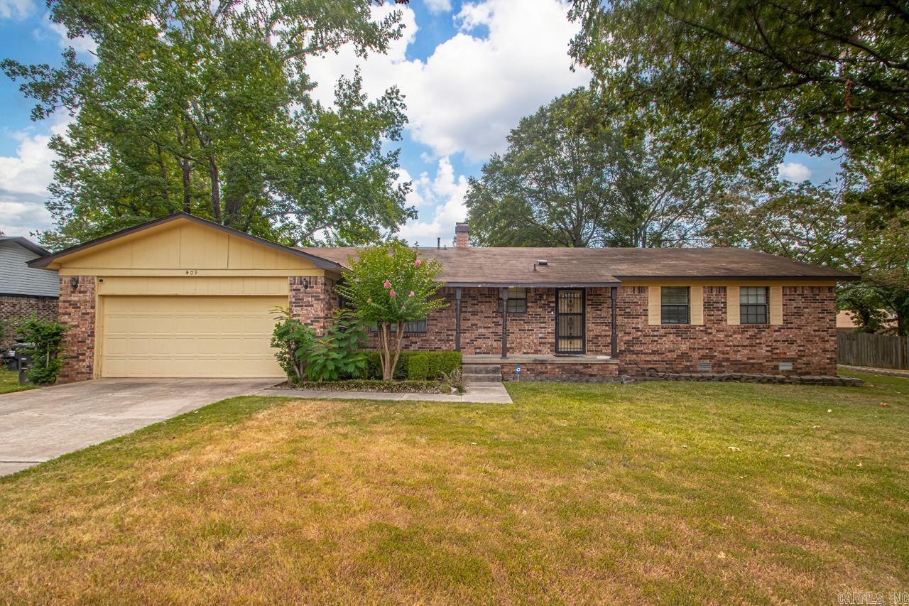 Spacious 4-Bedroom Home with Bonus Room & Large Fenced Yard Step into this well-maintained, one-owner home that blends comfort, function, and space. Featuring 4 bedrooms, 2 bathrooms, and a versatile bonus room, this property offers plenty of room for your lifestyle needsāwhether thatās a home office, playroom, or guest space. Enjoy an open, inviting flow between the large kitchen, dining area, and living room, perfect for family gatherings or entertaining friends. The level, fully fenced backyard provides both privacy and space for pets, gardening, or outdoor fun. Built with quality and cared for meticulously, this sturdy home is move-in ready and waiting for its next chapter.