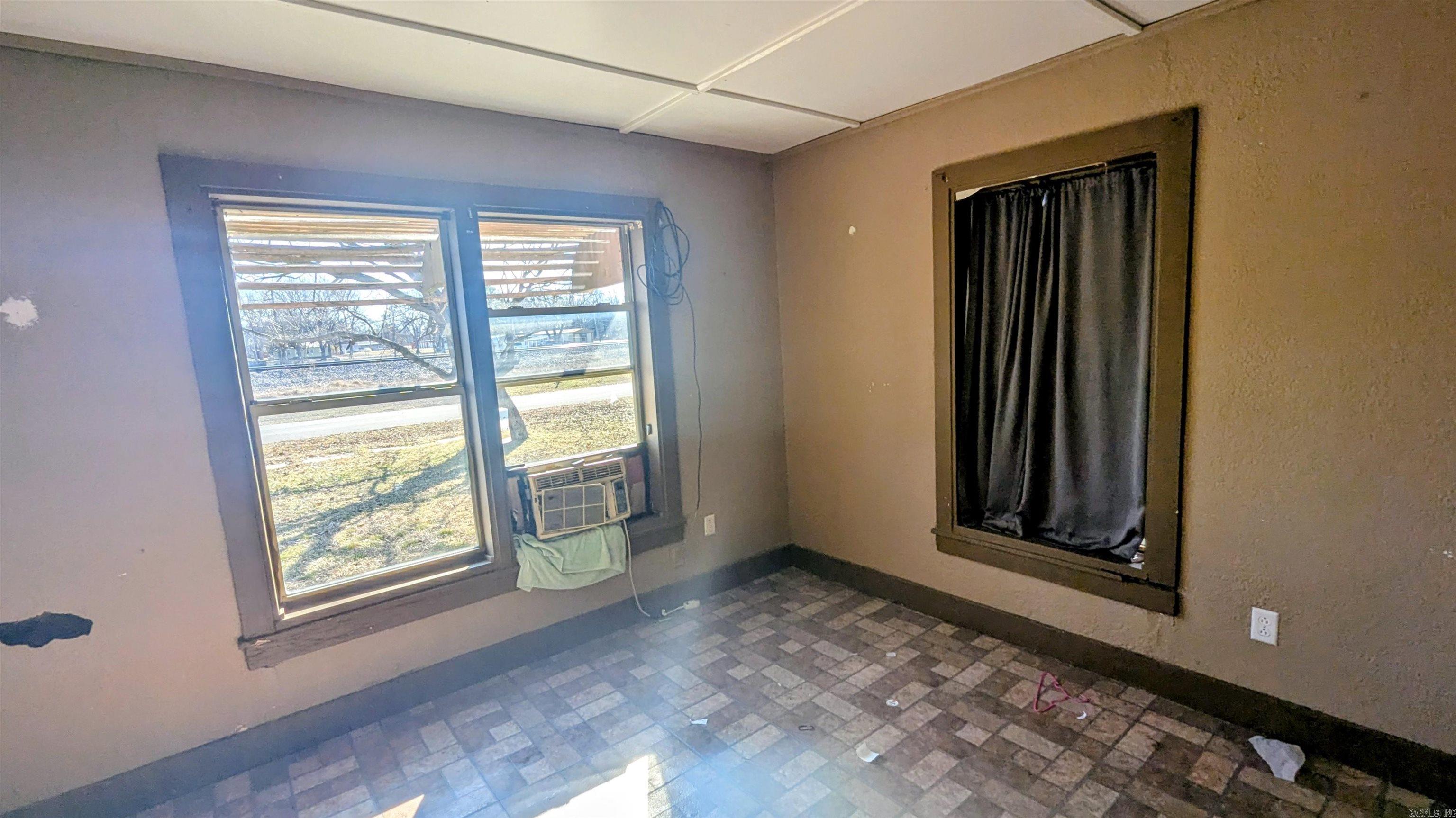 ORIGINAL TOWN TUCKERMAN - Residential