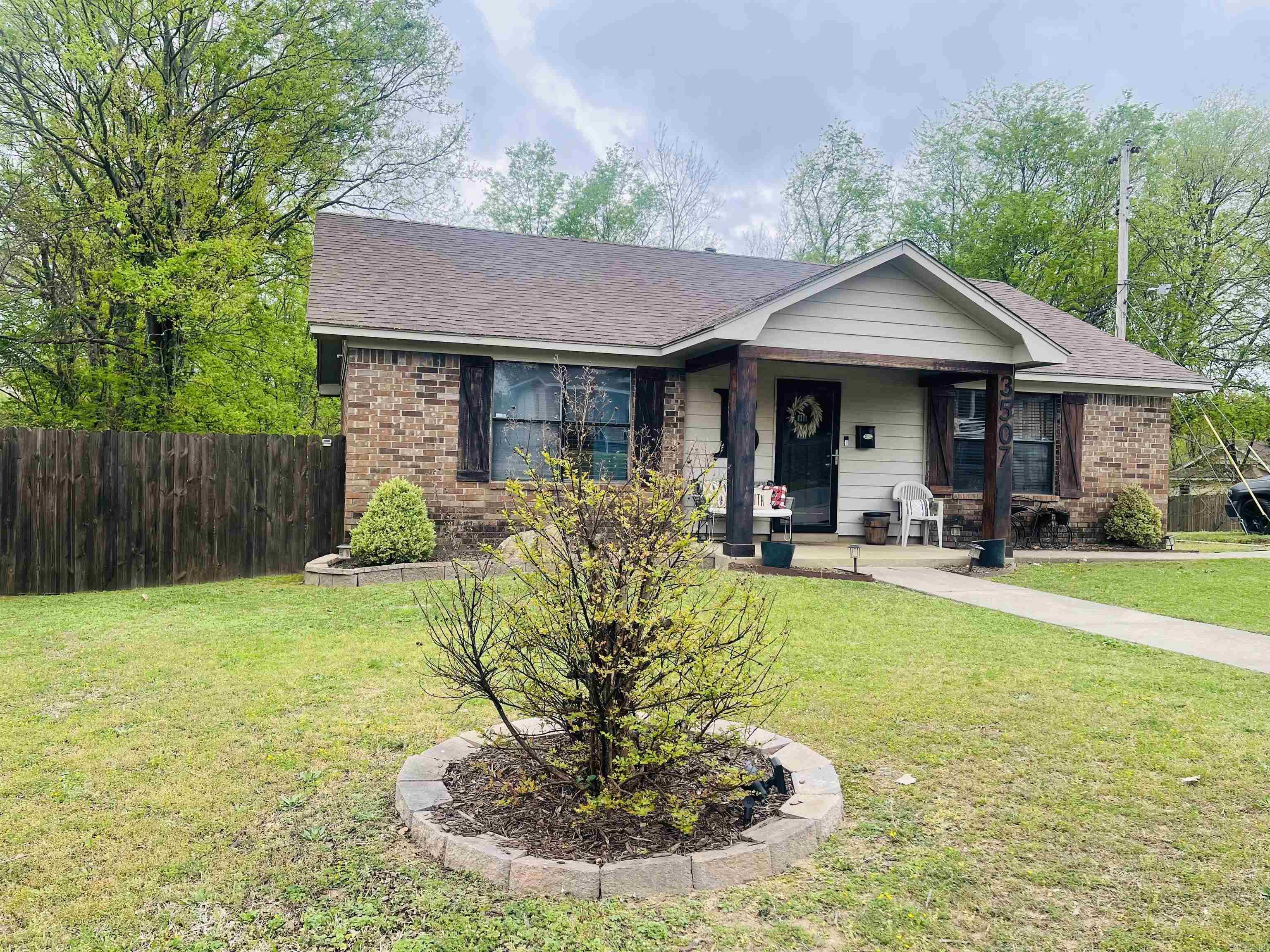 Mcintosh 1st - Residential