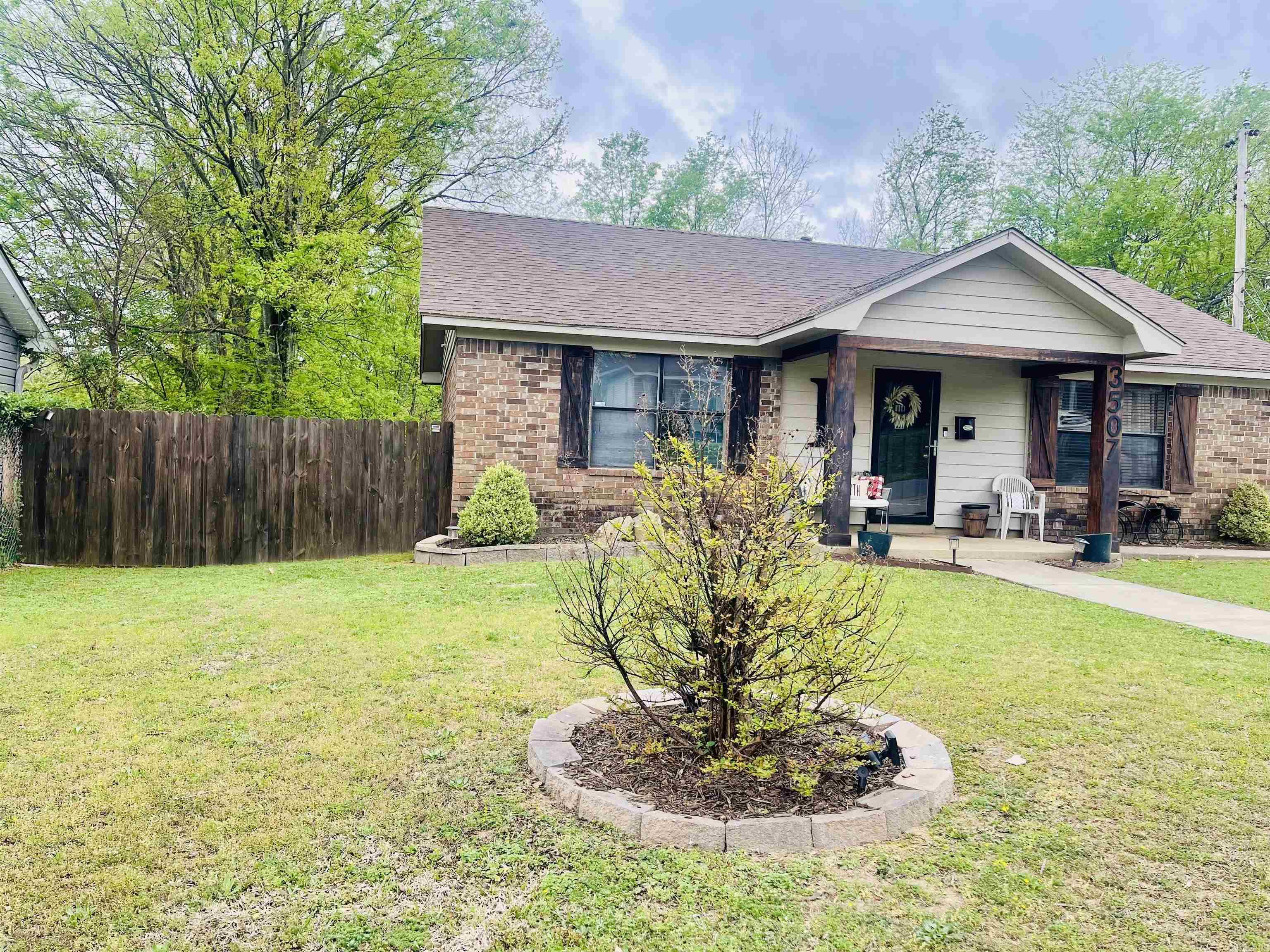 Mcintosh 1st - Residential