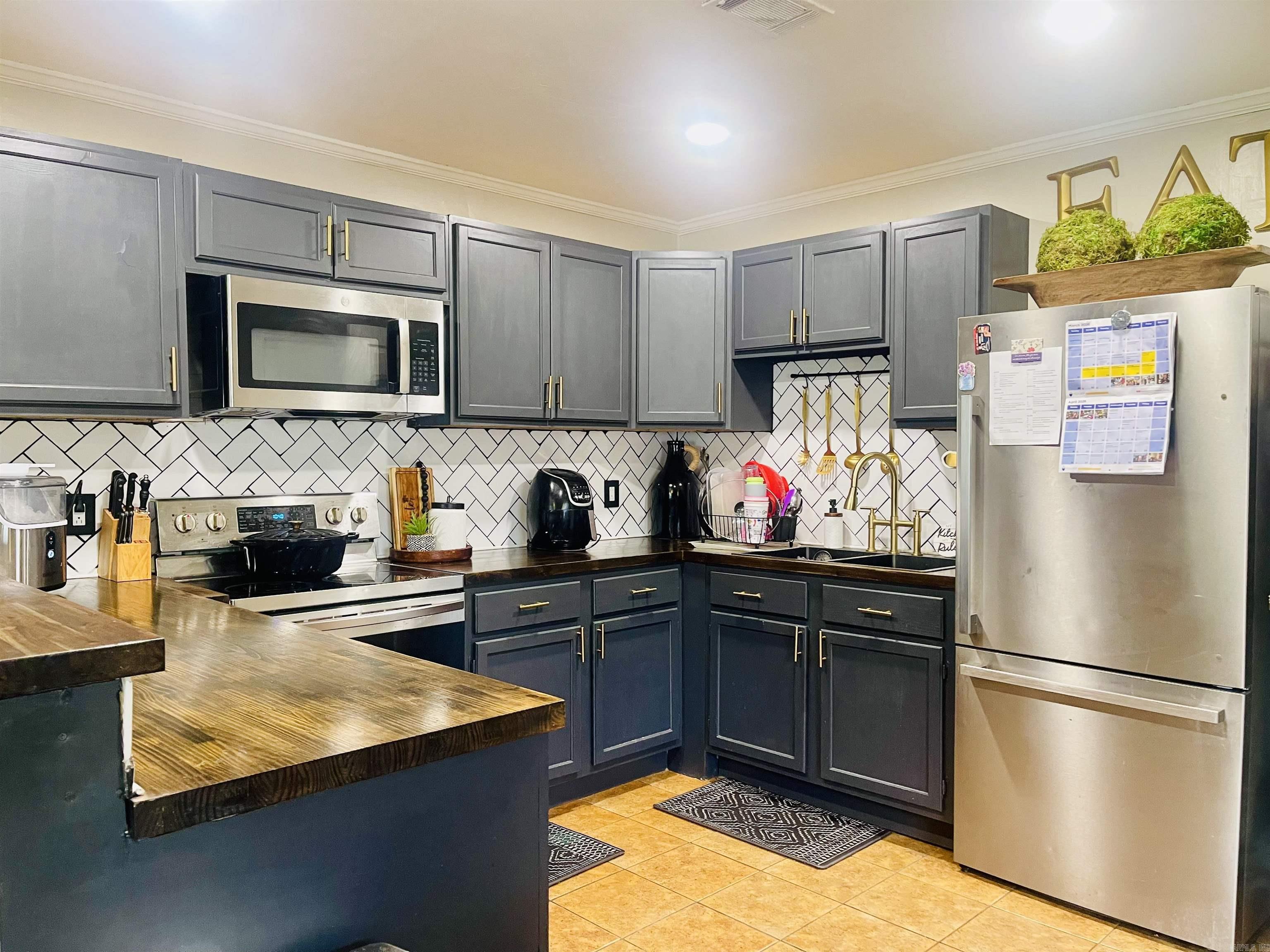 Mcintosh 1st - Residential