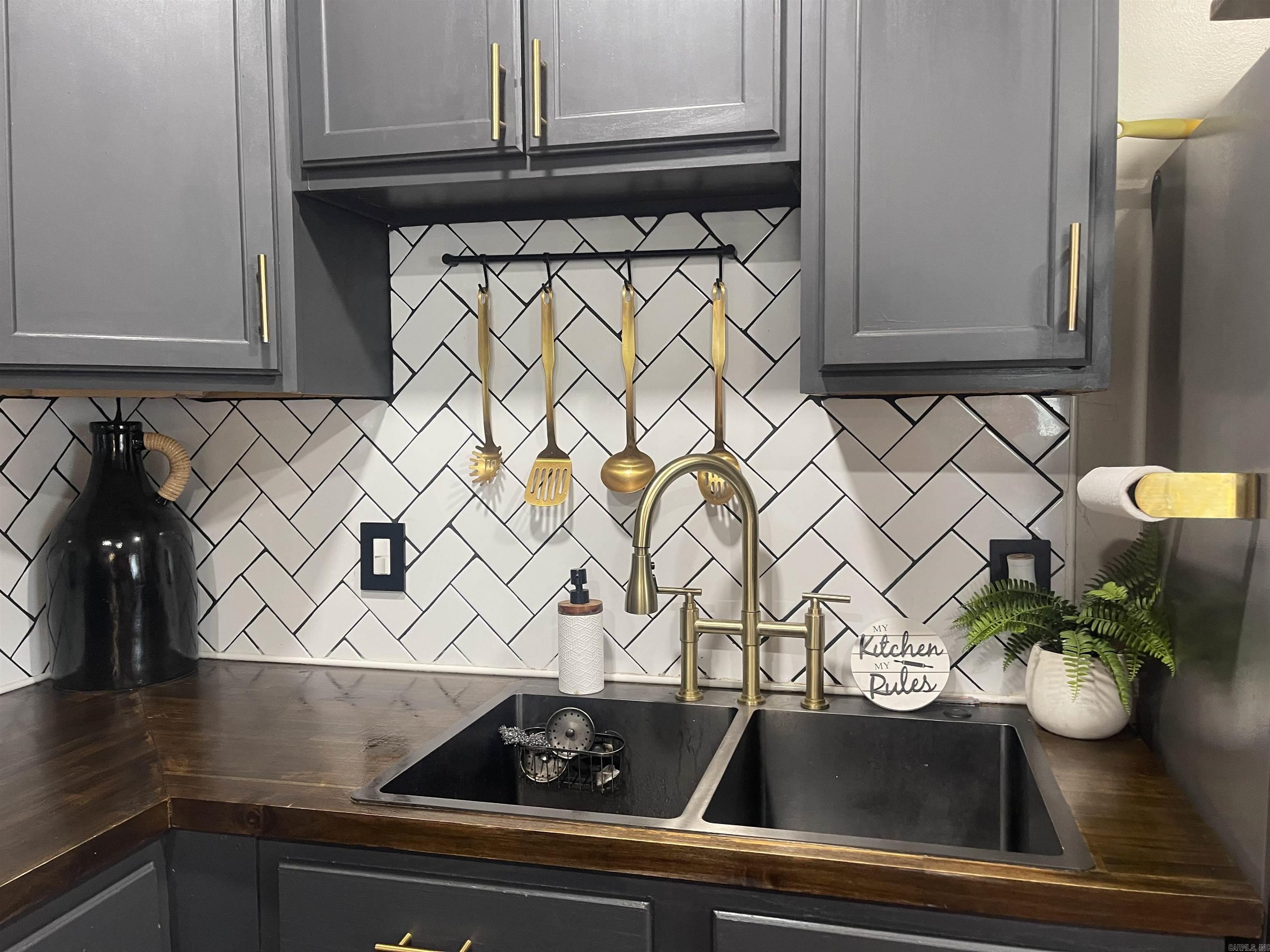 Mcintosh 1st - Residential