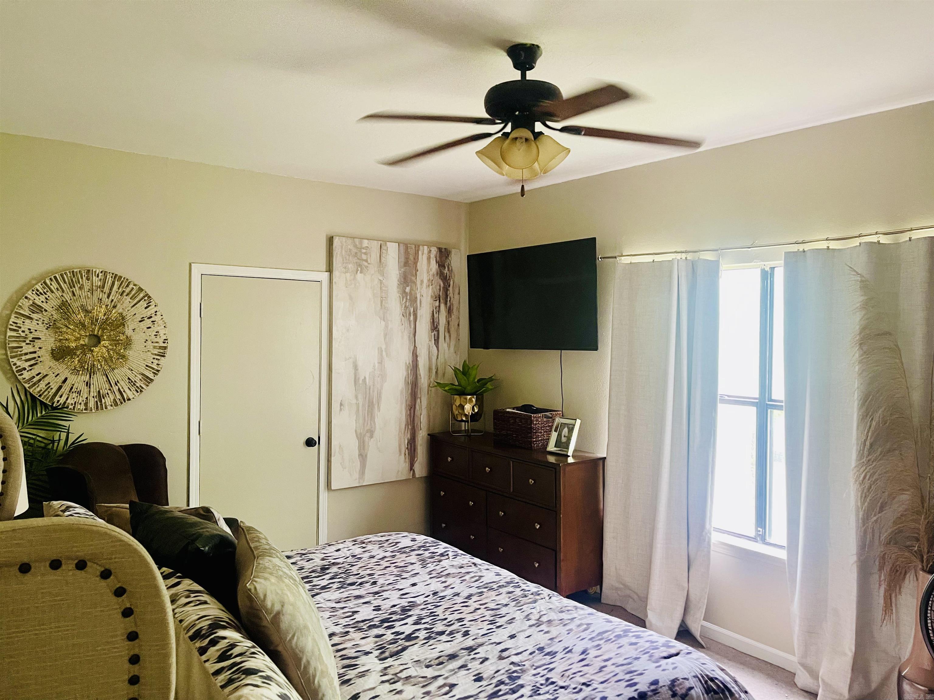 Mcintosh 1st - Residential