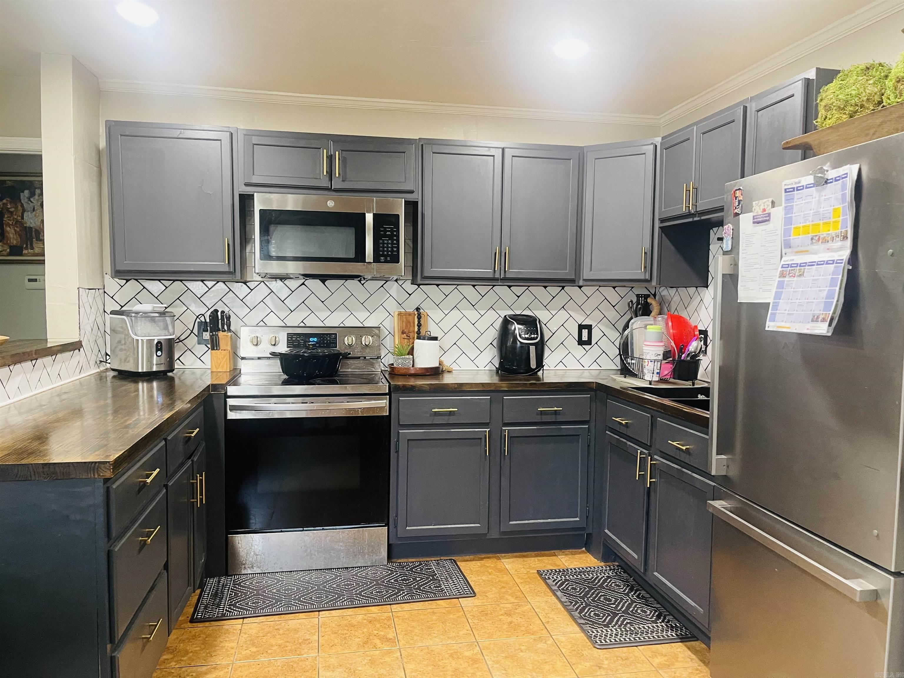 Mcintosh 1st - Residential