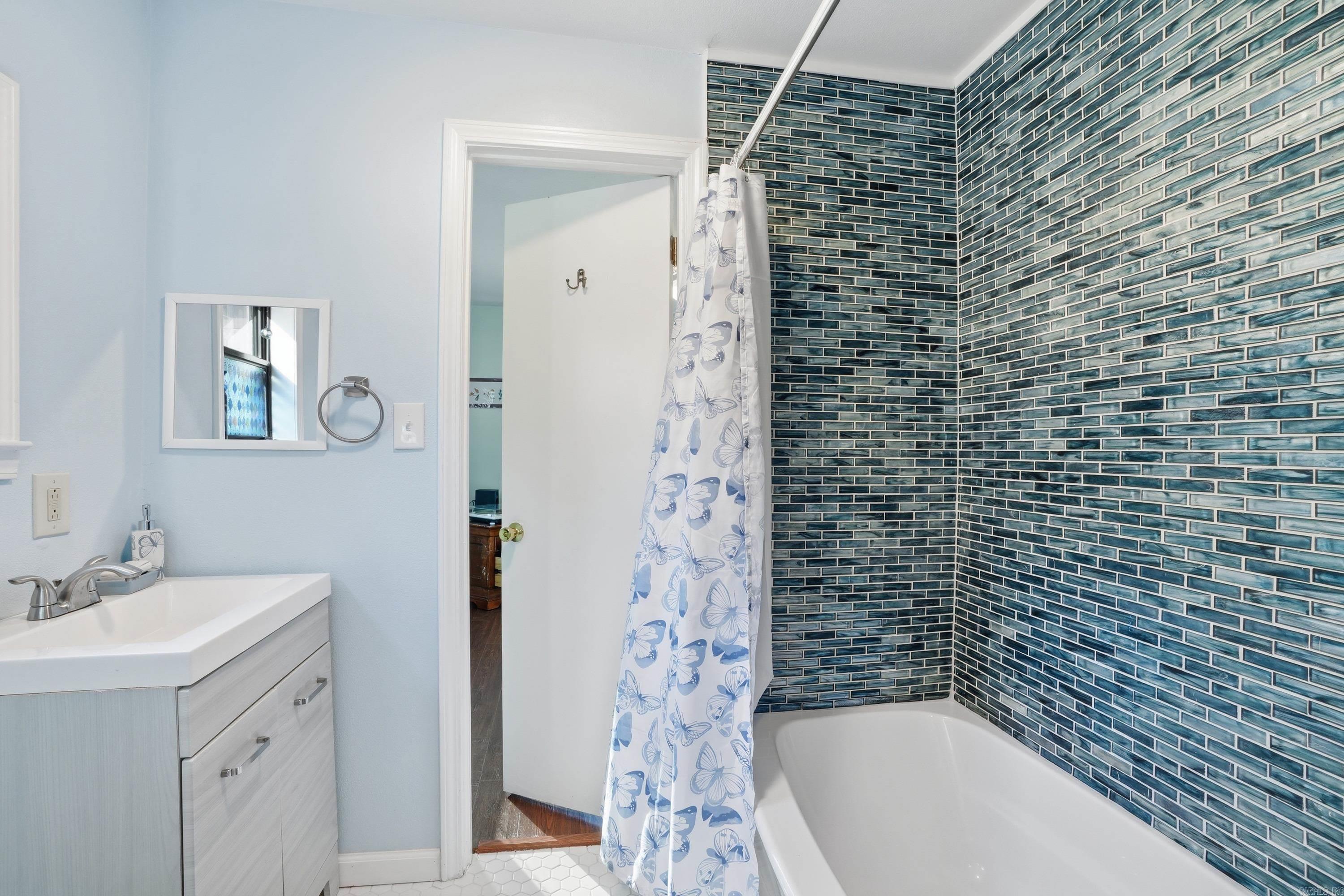 LONE PINE - Residential