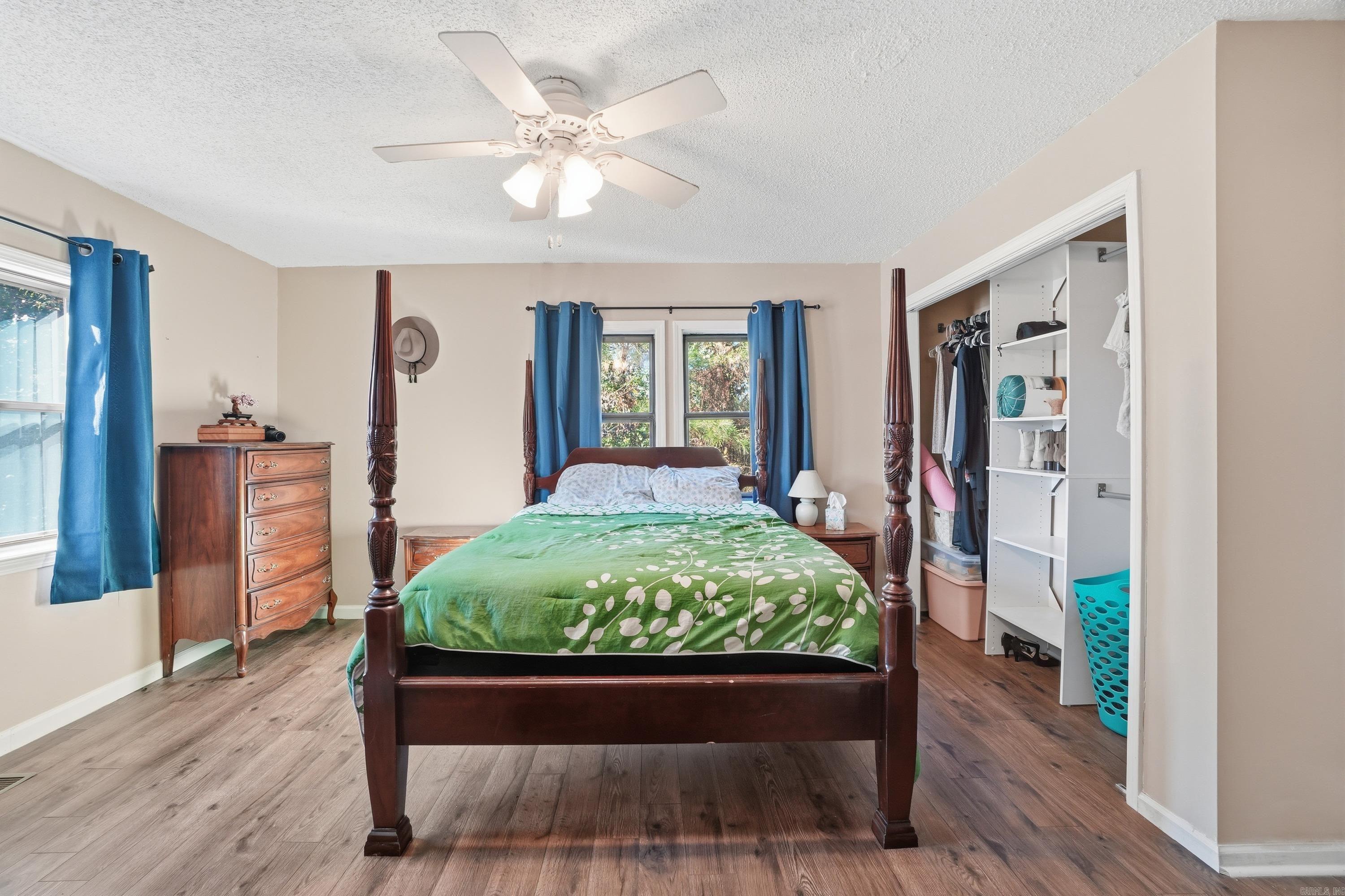 LONE PINE - Residential