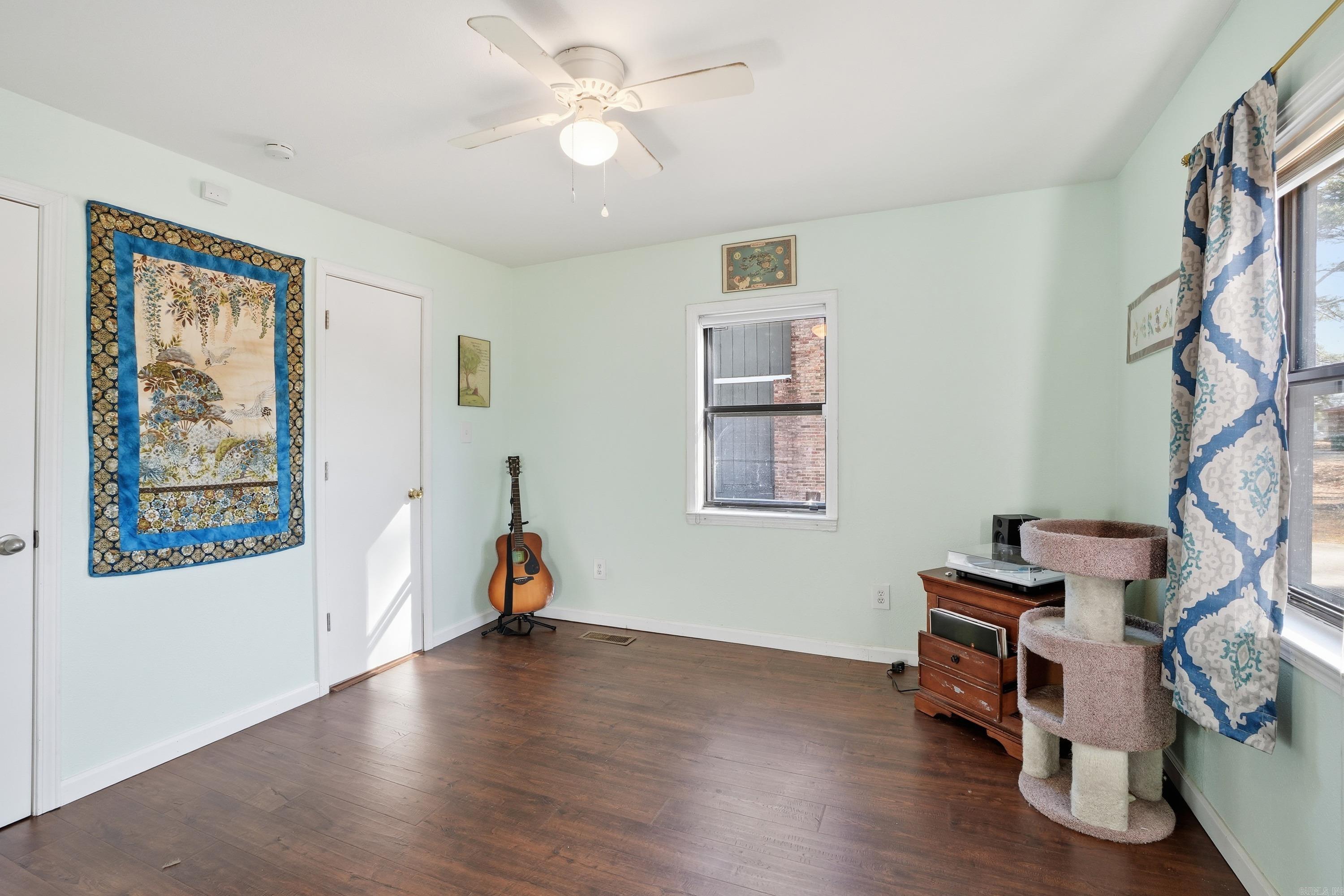 LONE PINE - Residential