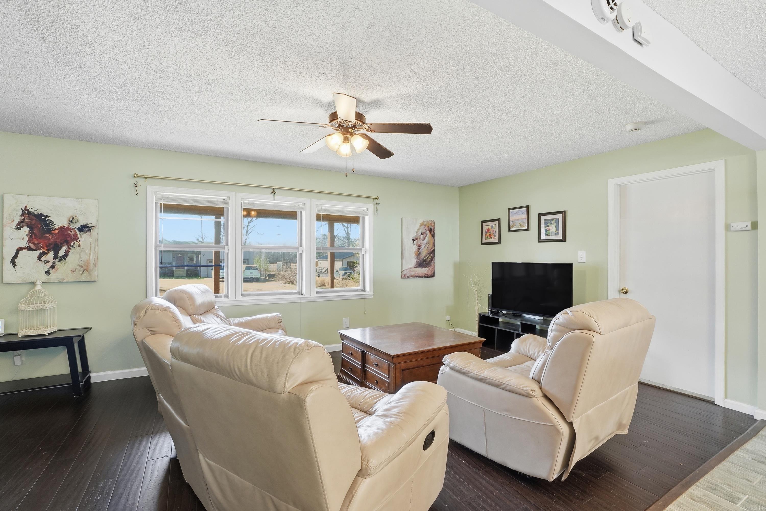 LONE PINE - Residential