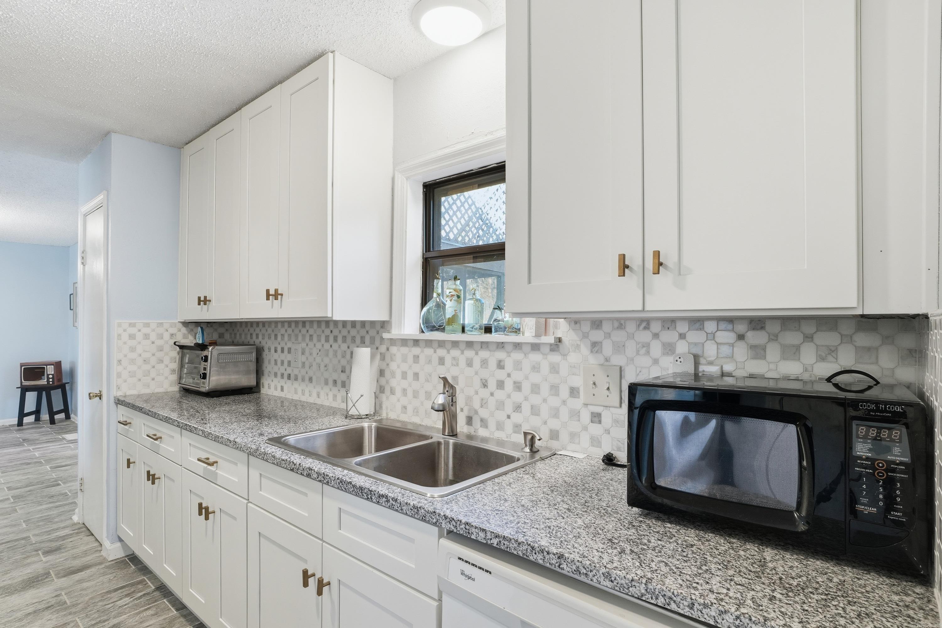 LONE PINE - Residential