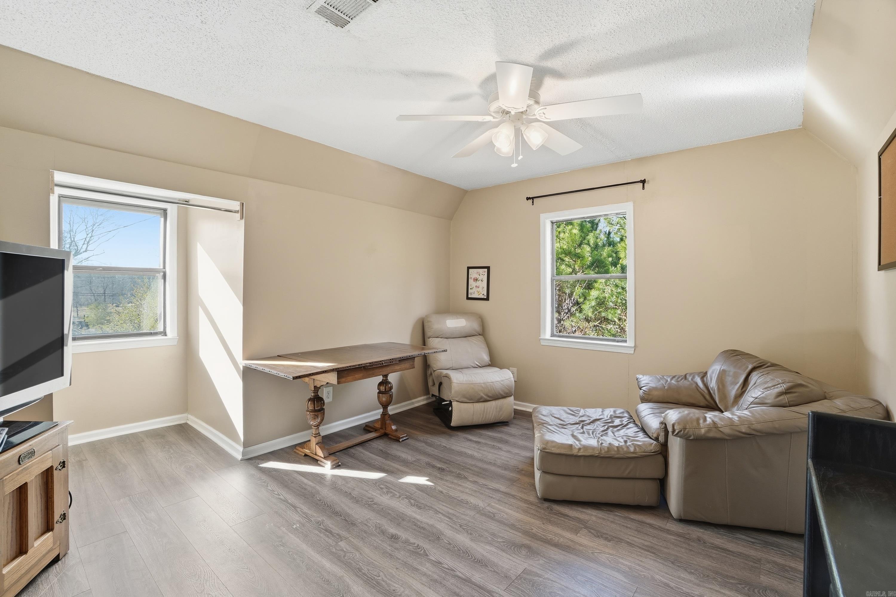 LONE PINE - Residential