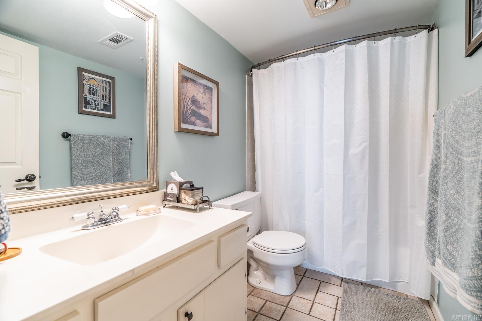 FOREST HILL COND - Residential