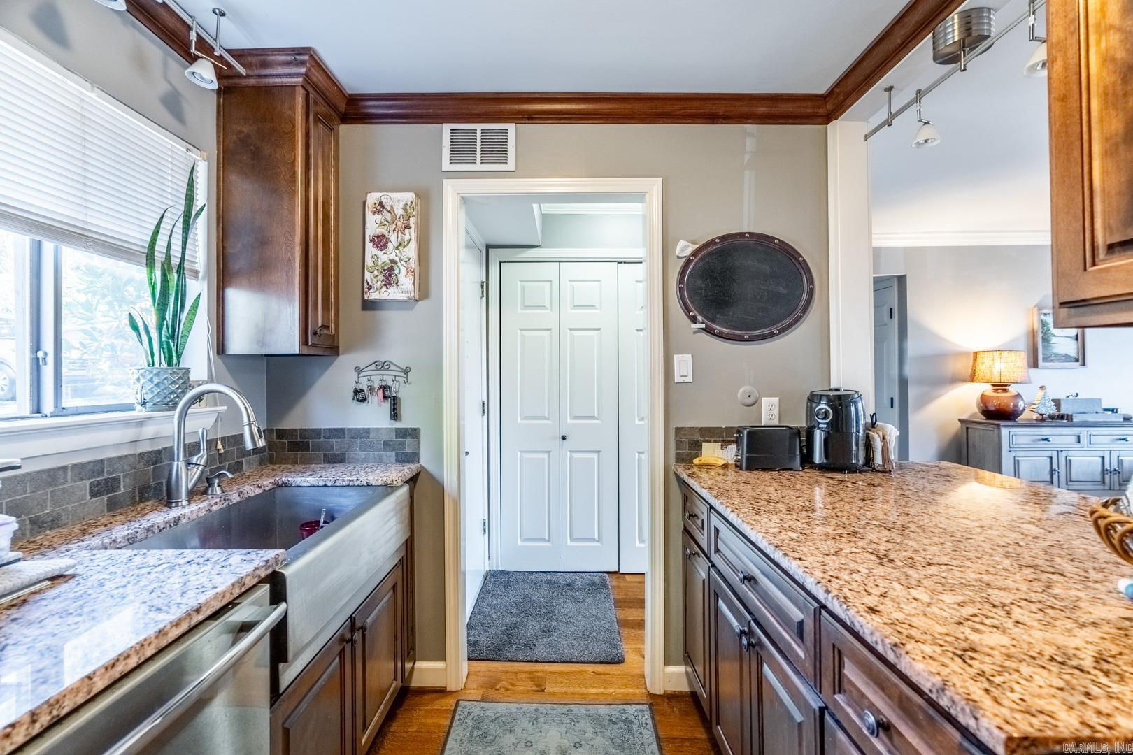 FOREST HILL COND - Residential