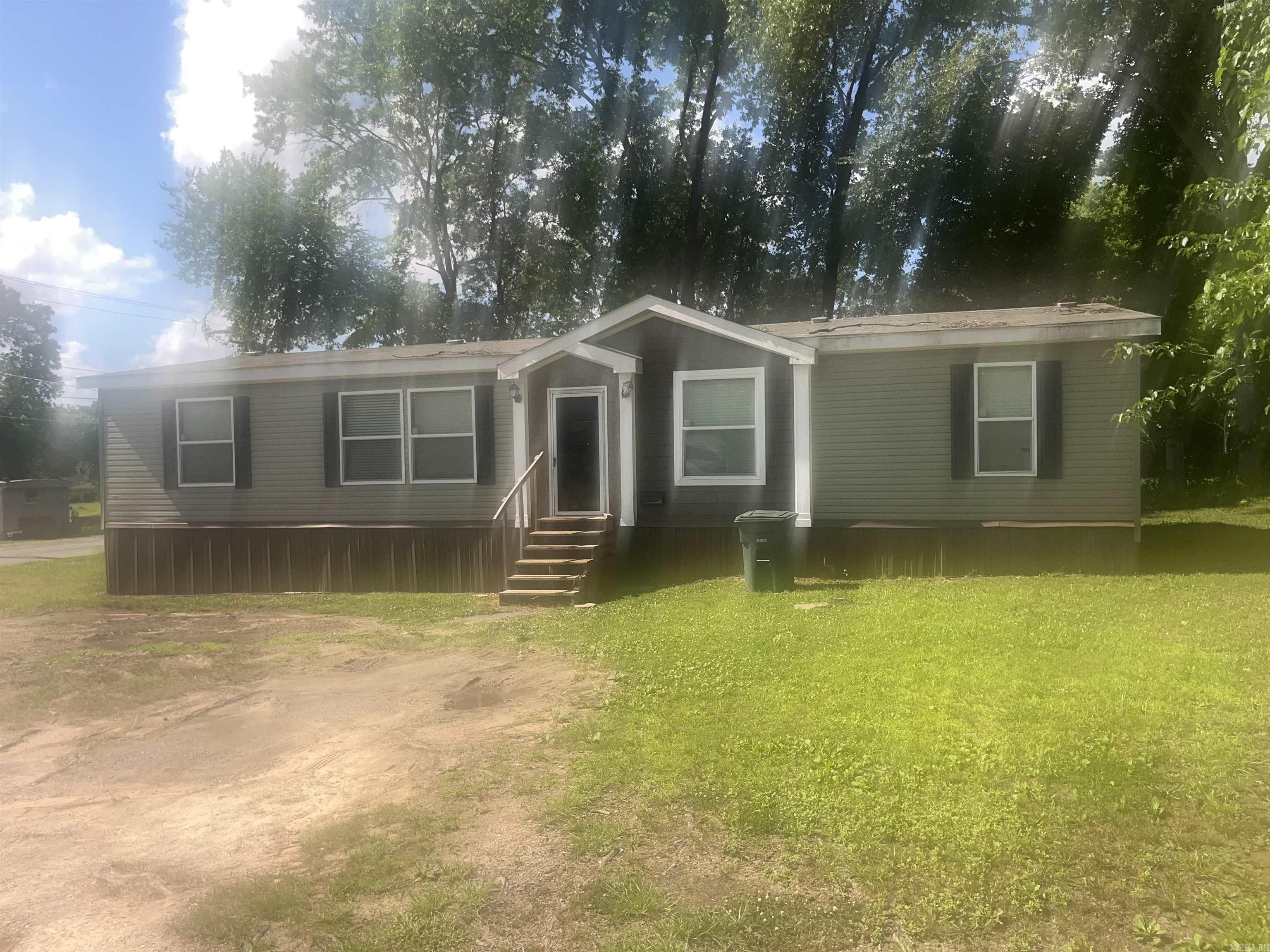 MOVE IN READY GREAT LOCATION!