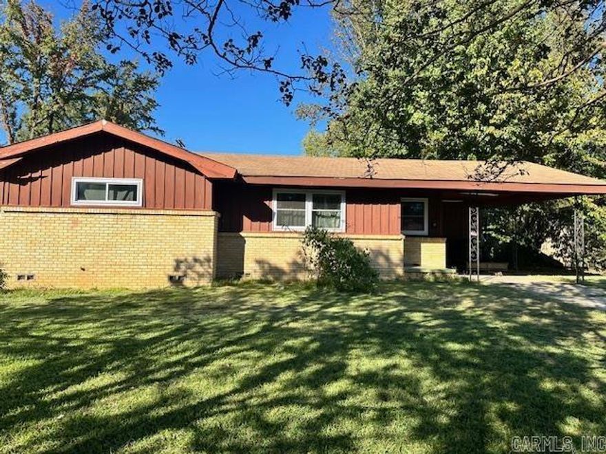 Calling all Investors 3/1 in good location close to everything. All kitchen appliances stay.Needs some work. Sold as Is.