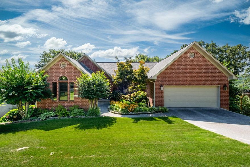 Stunning view from this updated family home.  Gorgeous sunrises await as you overlook Little Rock.  Secluded cul-de-sac is the setting for this home with great room overlooking west Little Rock, totally updated kitchen w/large breakfast area, study and master suite which opens to deck w/a view and an update master bath. The lower level offers a large family room w/wbfp and....of course a view.  3 bedrooms, 2 baths, a bunk room that can accommodate 6, plus a workout room equipped with a treadmill.  Recently replaced site finished hardwood floors, Maple butcher block island in kitchen, designer cabinetry in kitchen and plenty of space to enjoy the view from a partially covered deck of the great rm & MBR.