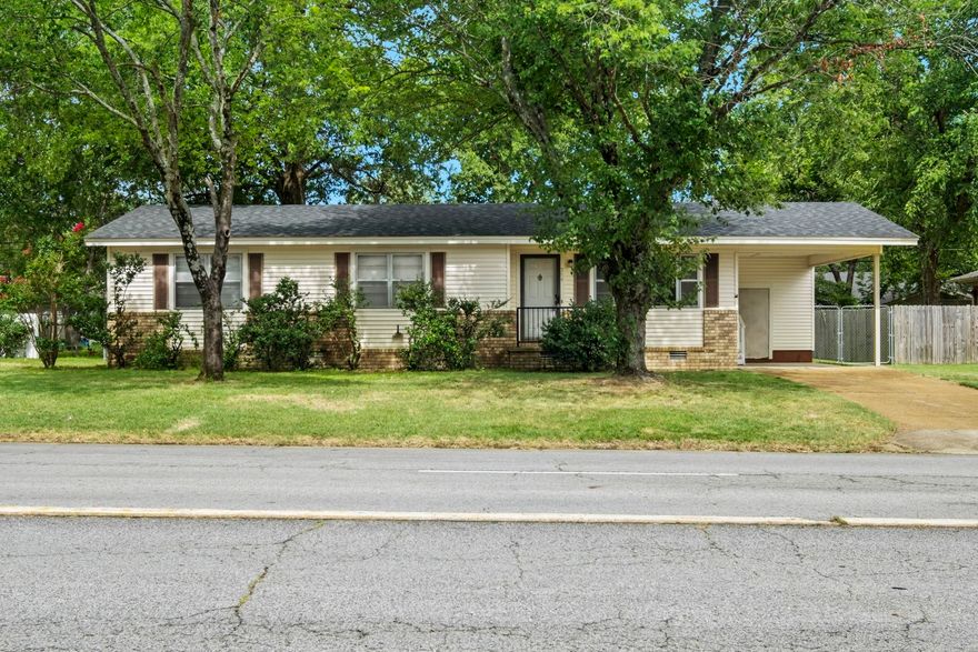 Welcome to 304 N Ella in the heart of Searcy! This super cute home is move-in ready and full of charm. Step inside to find a cozy and inviting layout that’s been well cared for and ready for its next owner. Enjoy peace of mind with a roof that’s only one year old, offering years of worry-free living. Quartz counter tops in kitchen! Conveniently located close to schools, shopping, and all the amenities Searcy has to offer—this one won’t last long. Schedule your showing today and see why 304 N Ella is the perfect place to call home! Agents see remarks.