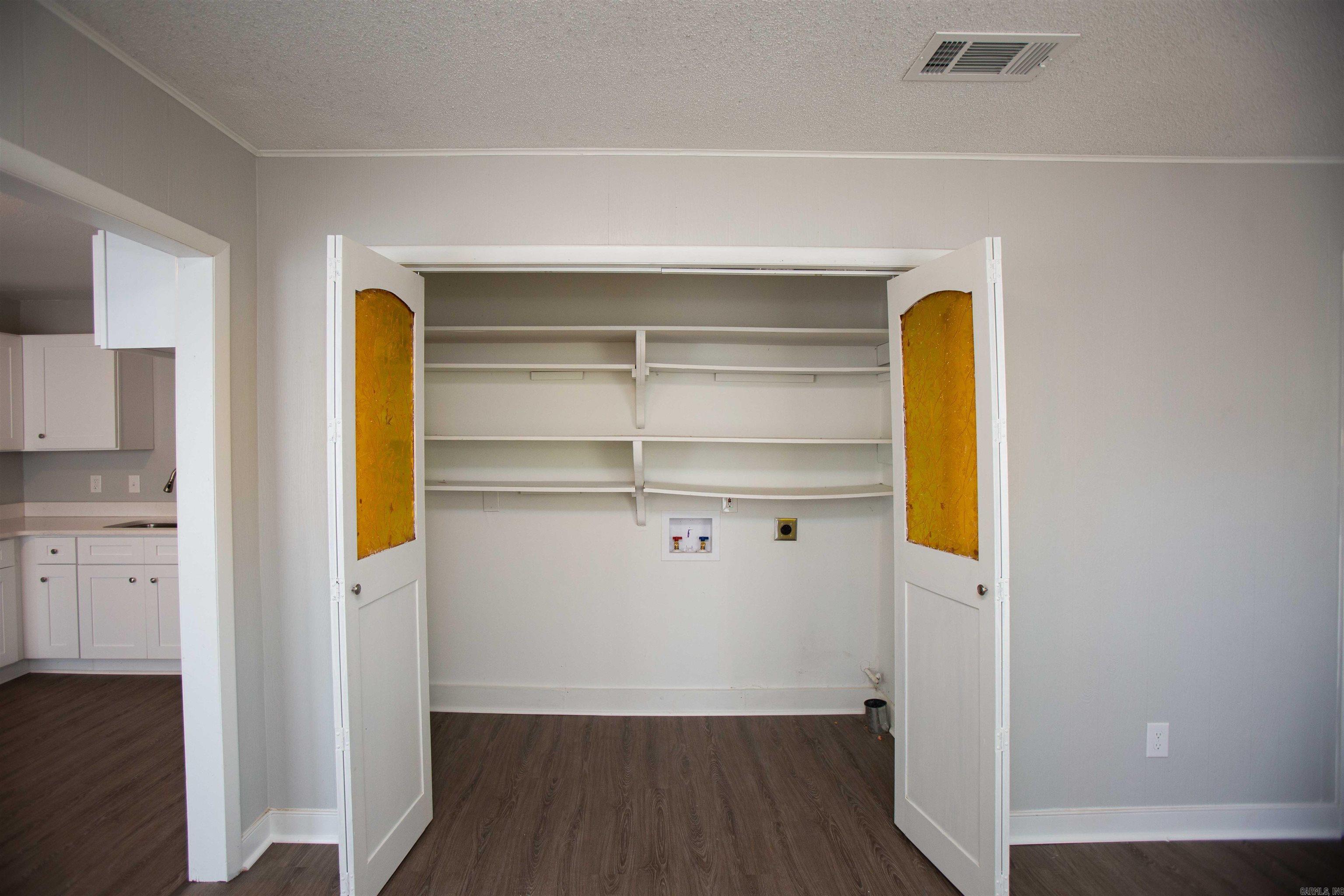 Barrow John 6L - Residential Lease
