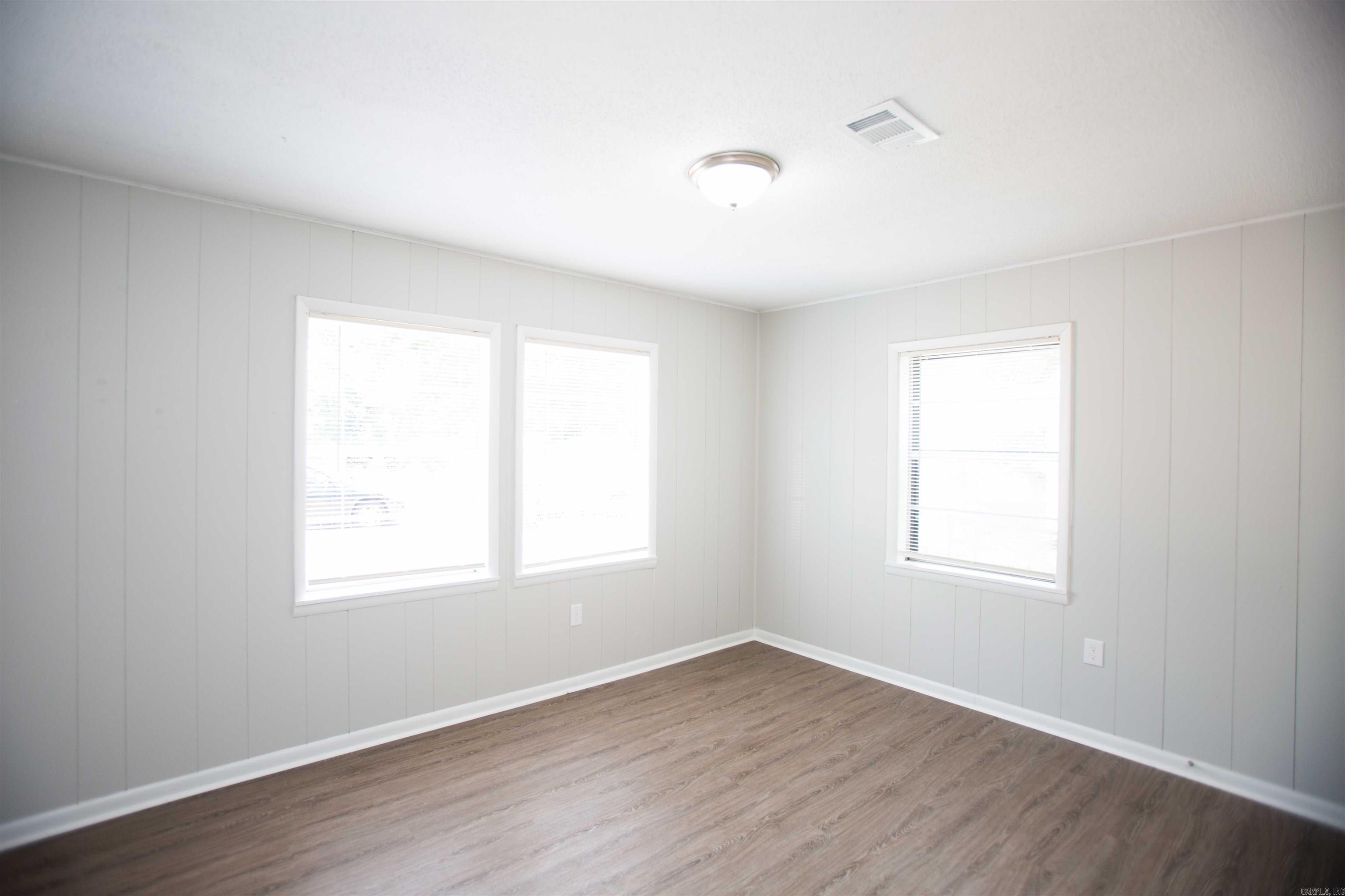 Barrow John 6L - Residential Lease