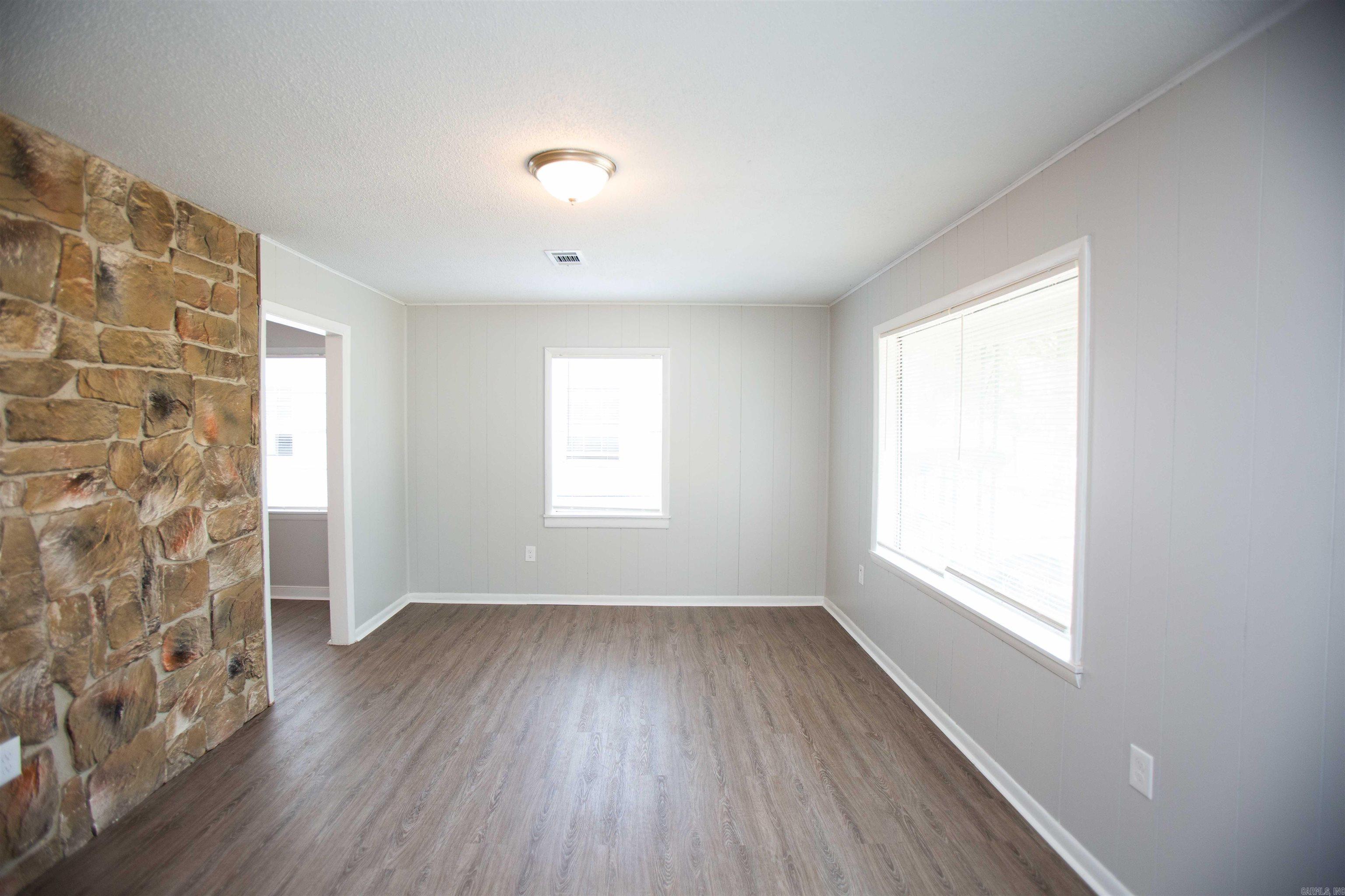 Barrow John 6L - Residential Lease