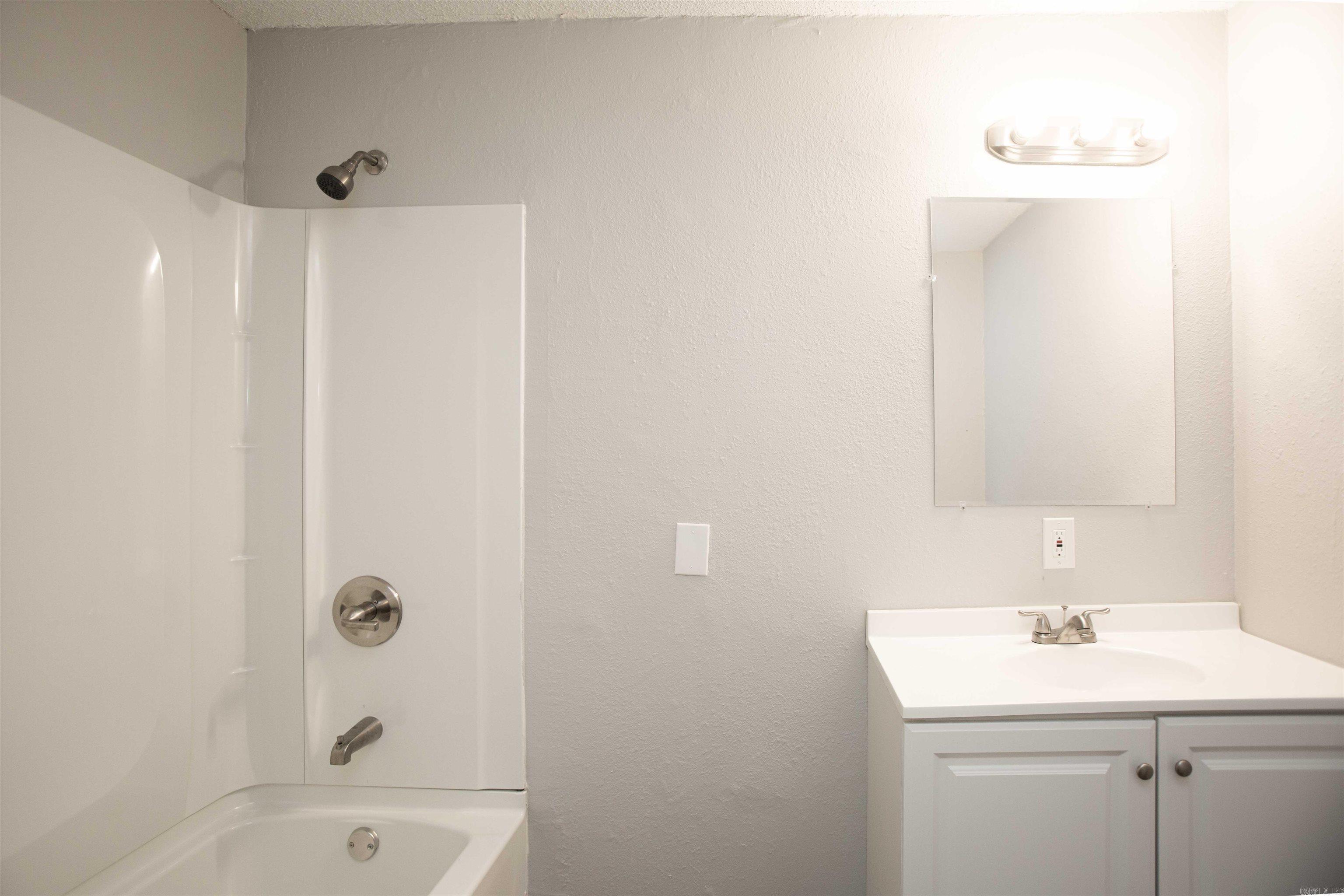 Barrow John 6L - Residential Lease