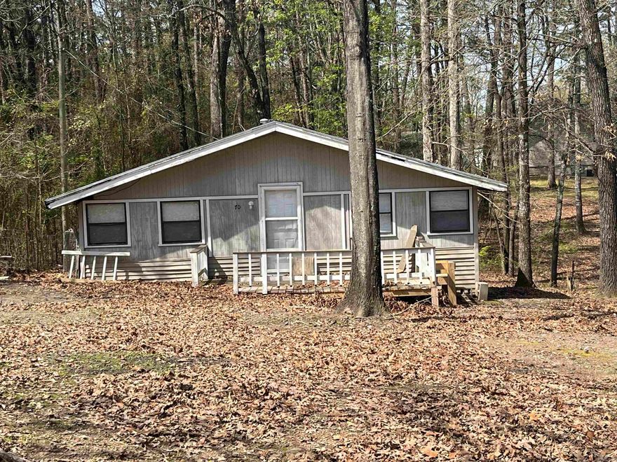 If you are looking for a low maintenance lake getaway, look no further. Plenty of parking for the toys. Close to Devils Fork Park and Fairfield Bay sxs riding. What a gem.