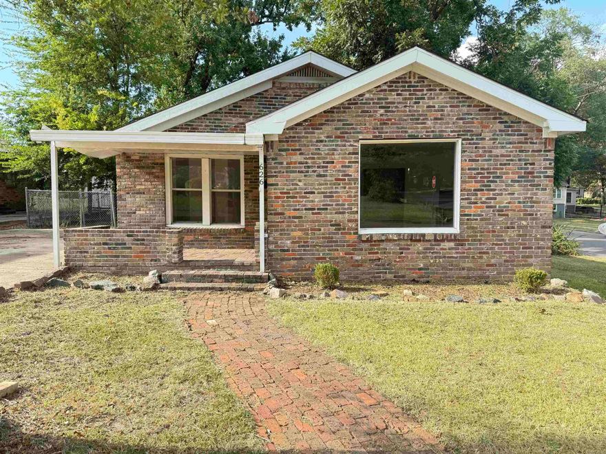 Charming 2 bedroom 1 bath home featuring a large picture window in living area and perfect backyard for relaxing or entertaining after a long work day. Just minutes away from downtown and a short stroll to Hugh Goodwin Elementary. Call today to schedule your private showing.   *New roof at closing.  *Property is being sold "as is".