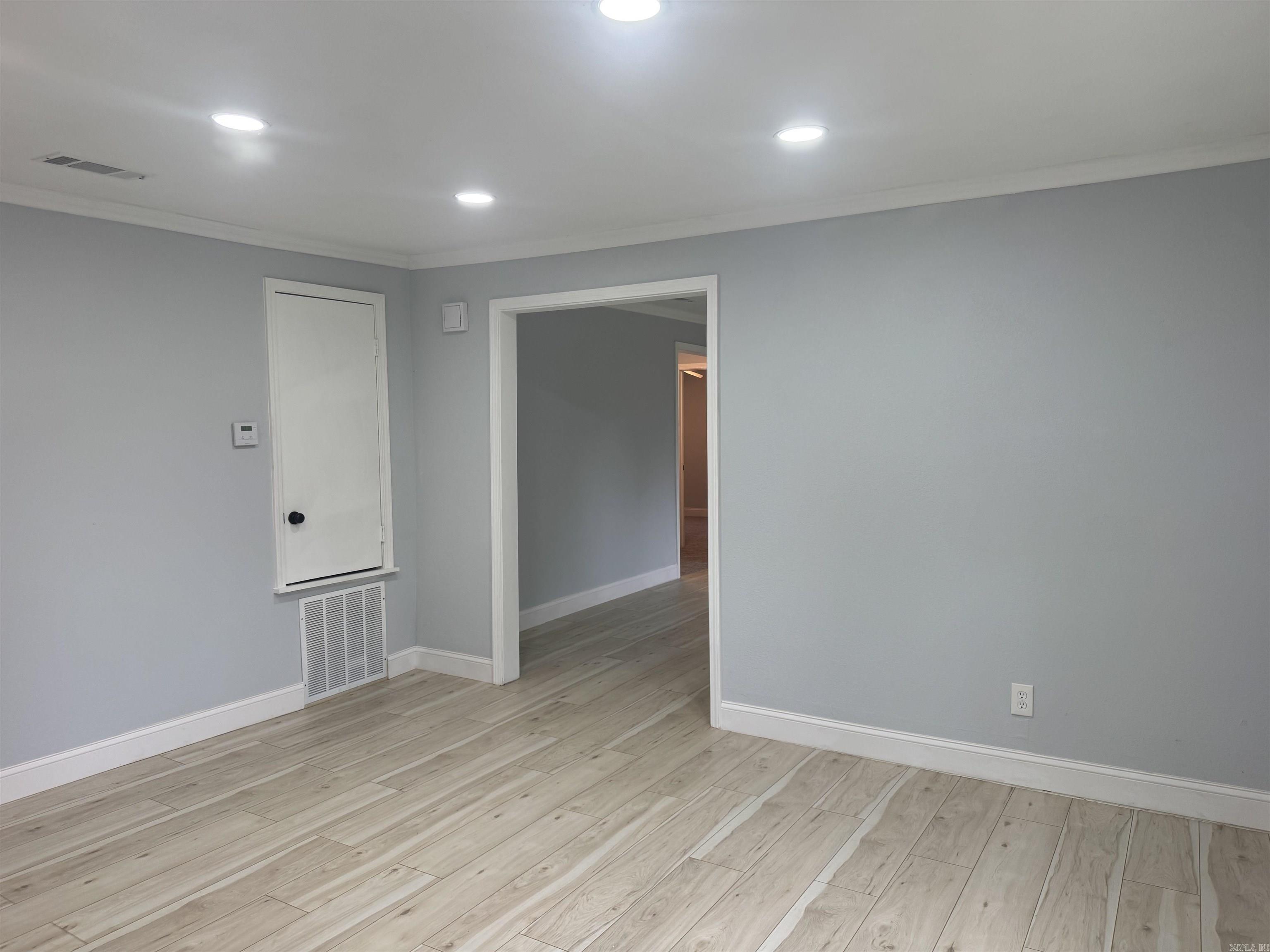 TAYLOR & CO - Residential