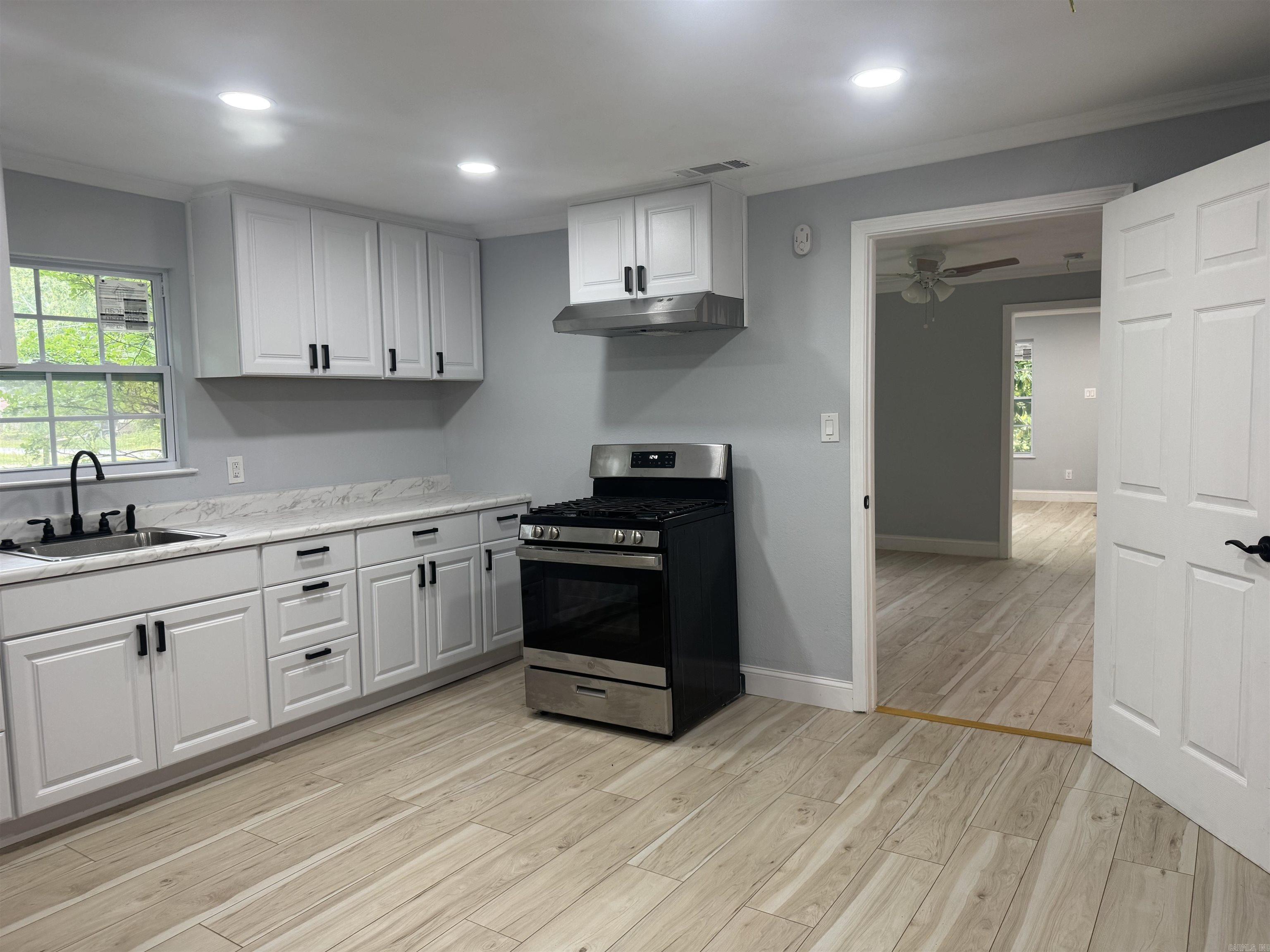 TAYLOR & CO - Residential