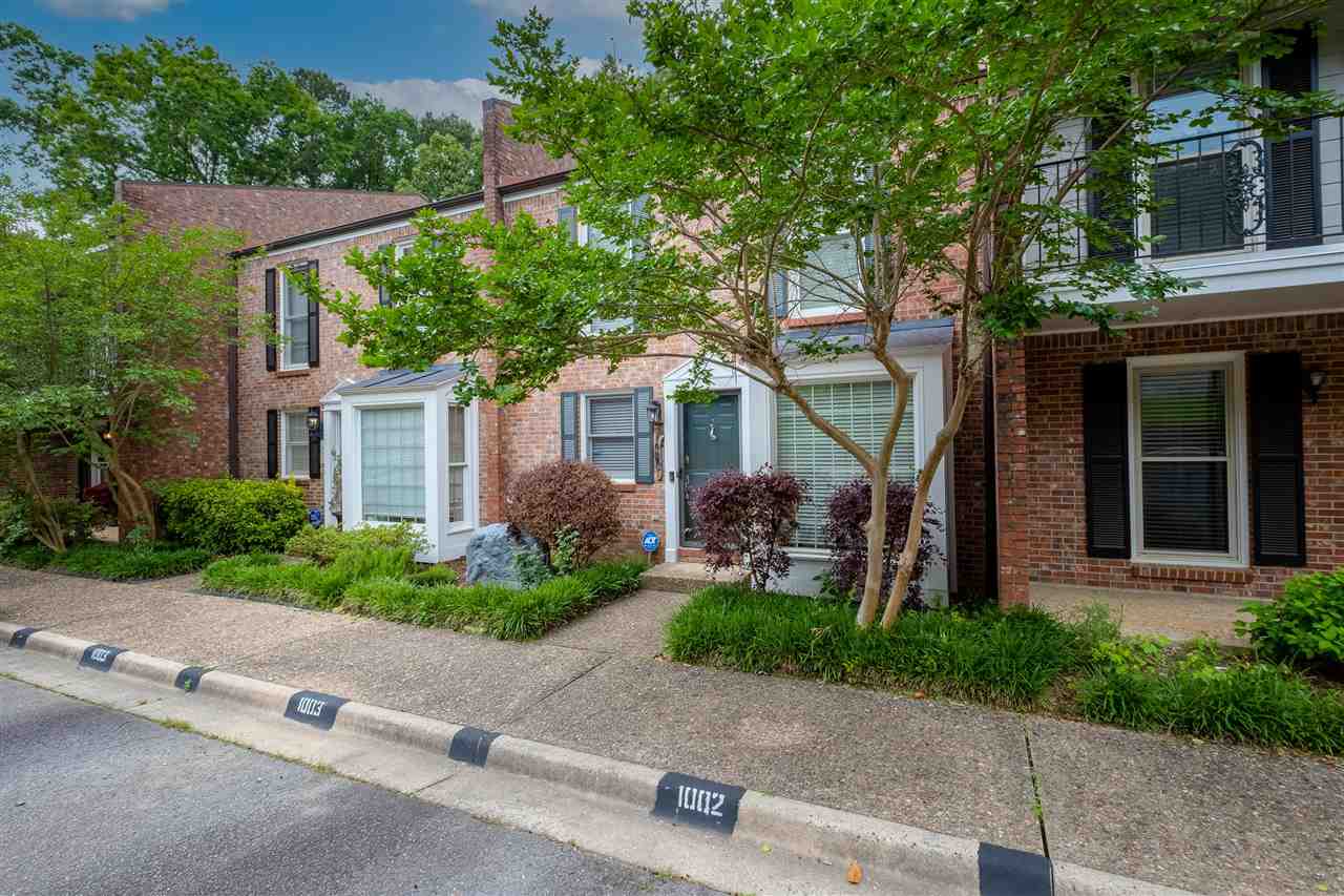 ANDOVER SQUARE - Residential