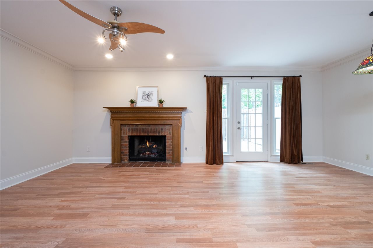 ANDOVER SQUARE - Residential