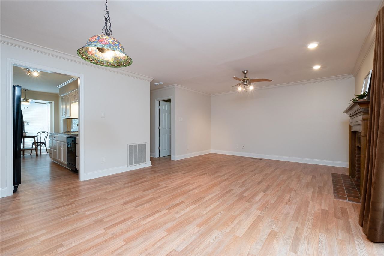 ANDOVER SQUARE - Residential