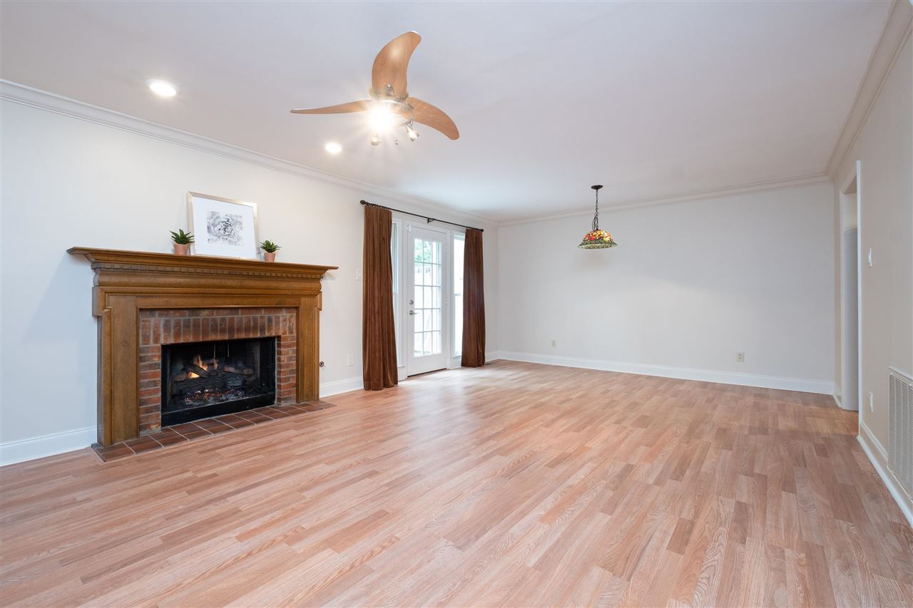 ANDOVER SQUARE - Residential