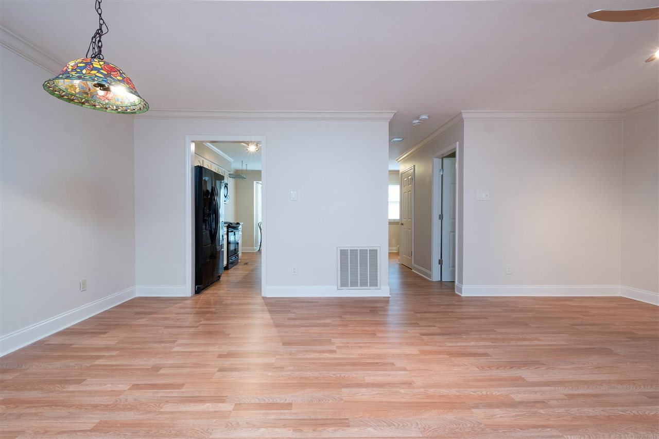 ANDOVER SQUARE - Residential